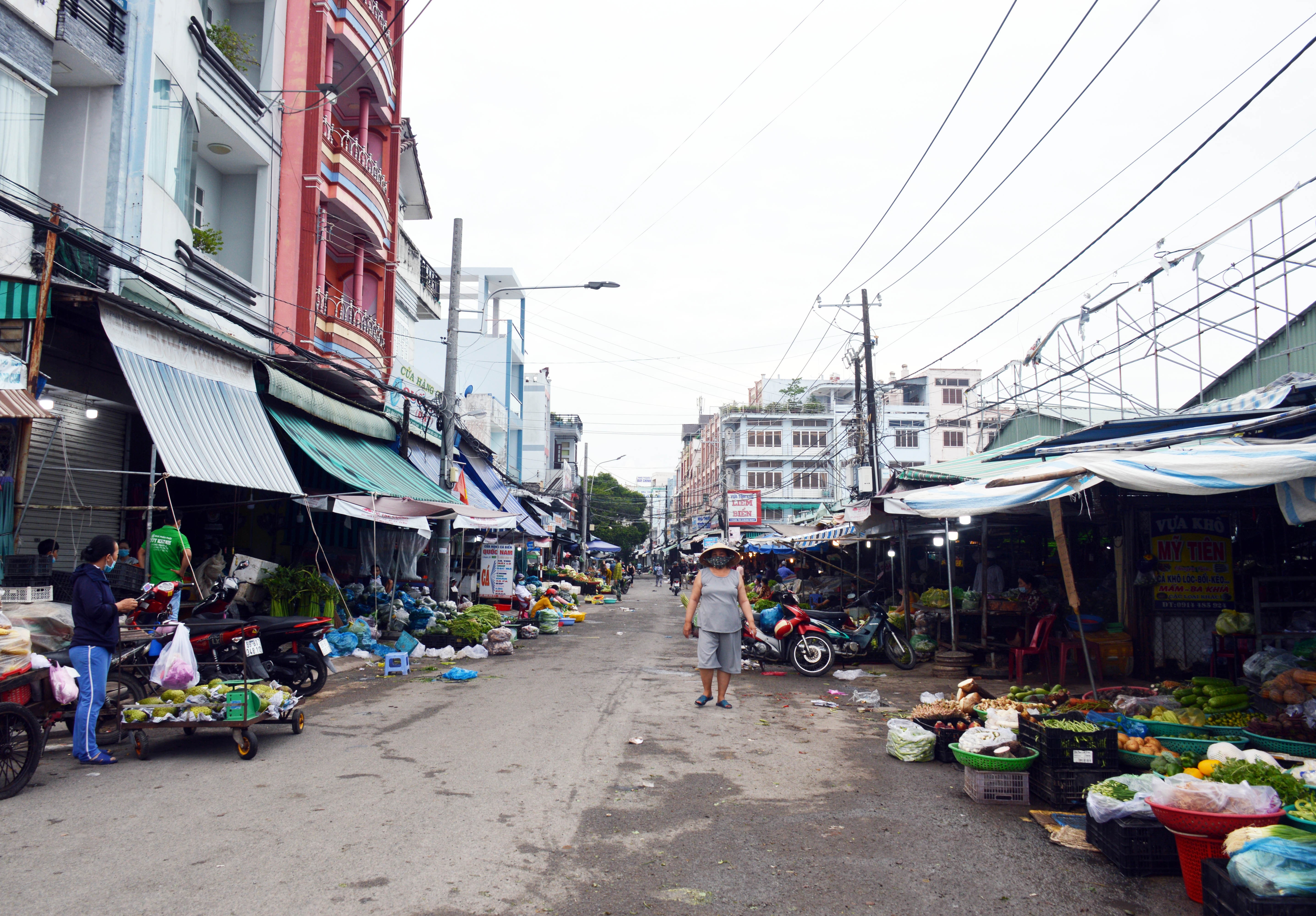 Sự kiện - Người dân Cà Mau trong ngày đầu giãn cách xã hội (Hình 3).