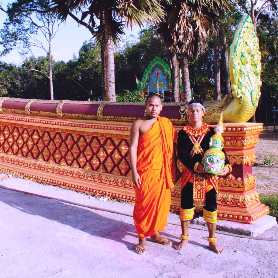 Văn hoá - Hoa văn Khmer qua đôi bàn tay khéo léo của nhà sư trẻ (Hình 3).