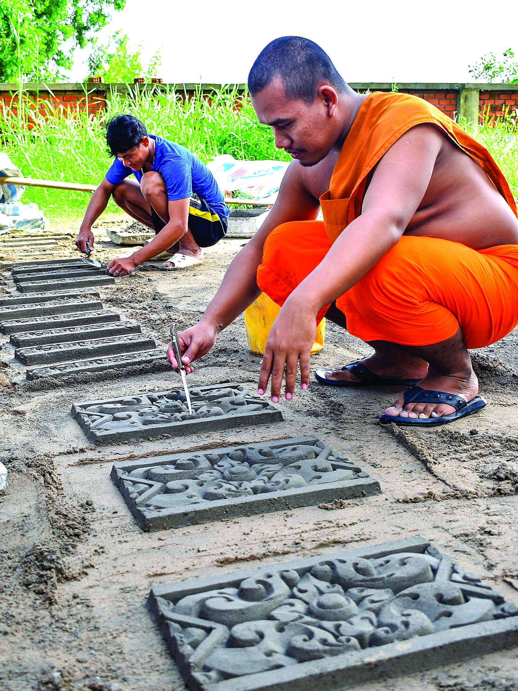 Văn hoá - Hoa văn Khmer qua đôi bàn tay khéo léo của nhà sư trẻ (Hình 9).