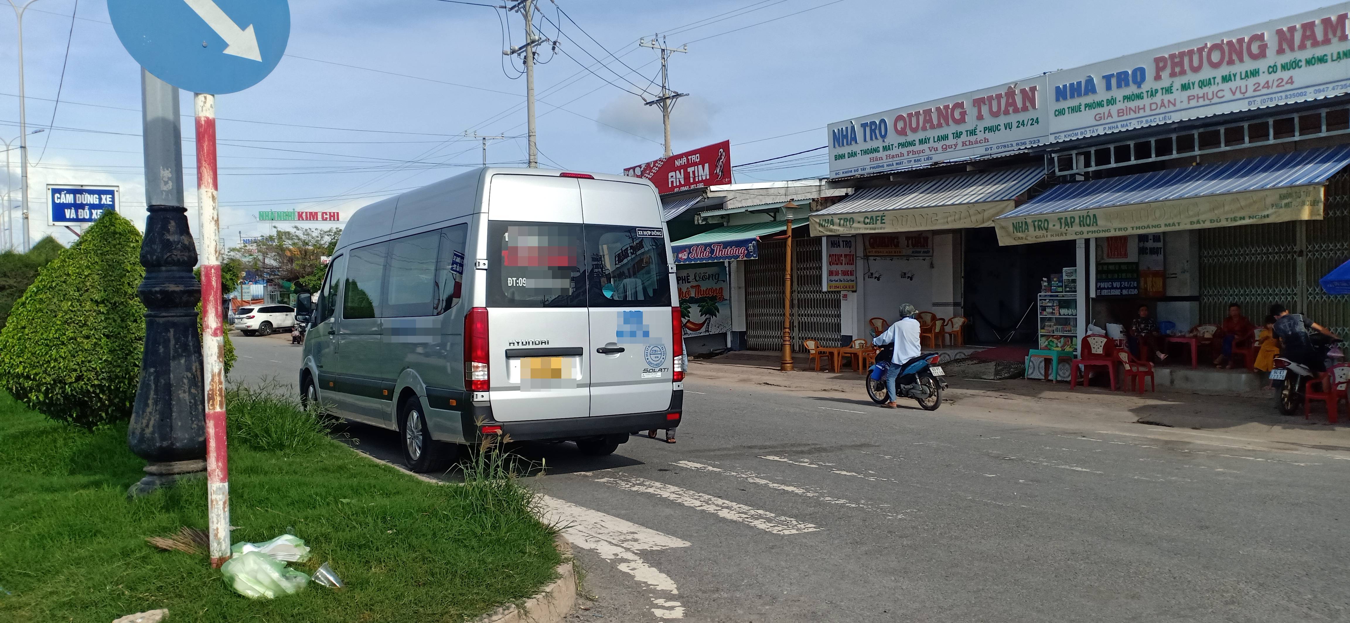 Dân sinh - Bạc Liêu còn tài xế “vô tư” đón, trả khách trước cổng Quán Âm Phật đài (Hình 2).