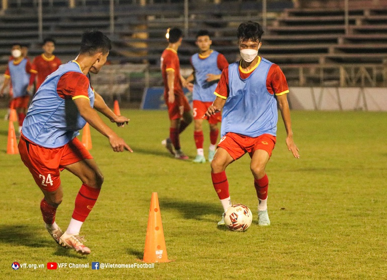 Bóng đá Việt Nam - 12 ca nghi nhiễm COVID-19, U23 Việt Nam gọi thêm 'quân tiếp viện'