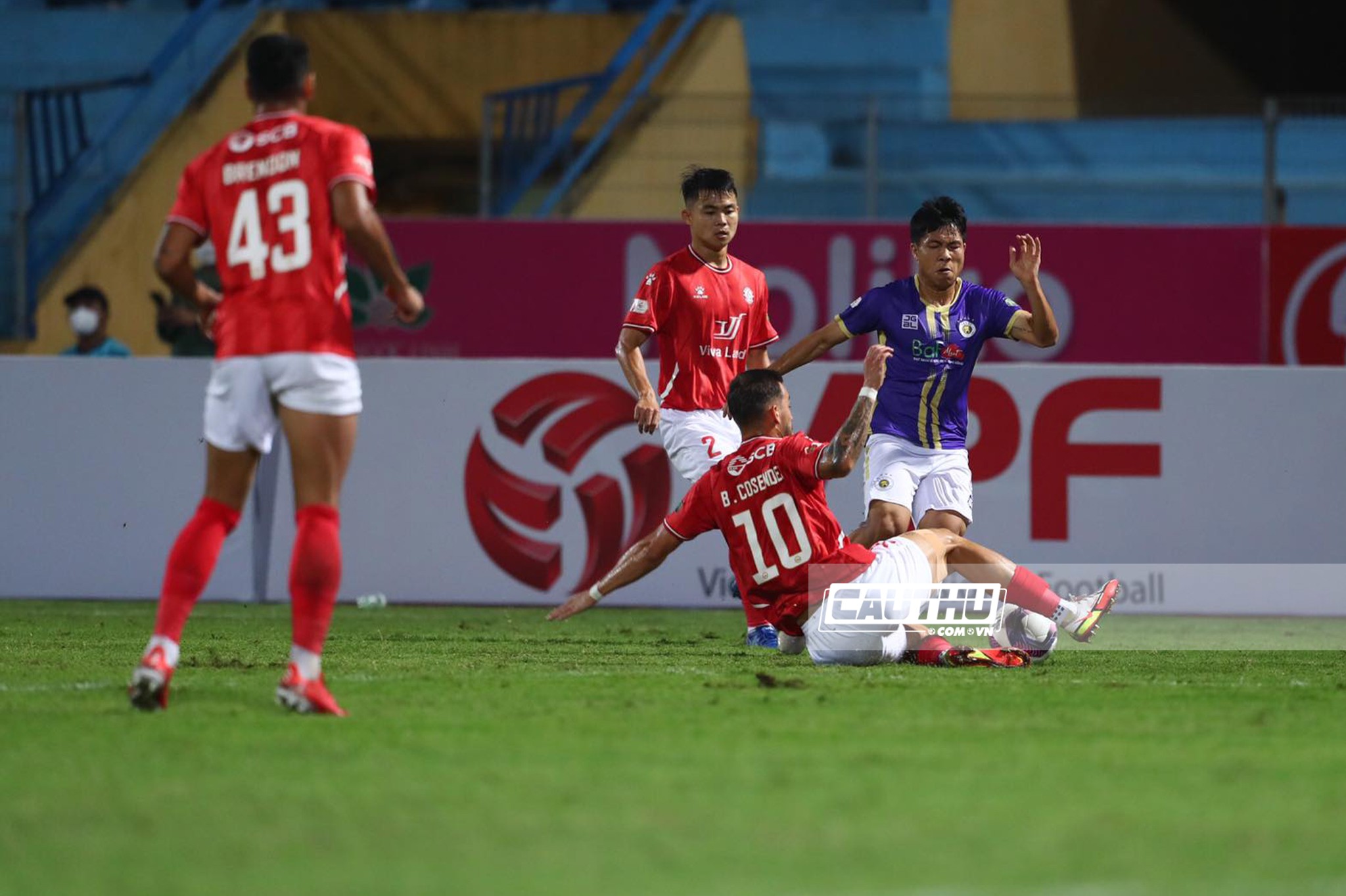 Bóng đá Việt Nam - HLV Trần Minh Chiến: 'TP.HCM đã hòa may mắn trước Hà Nội FC'