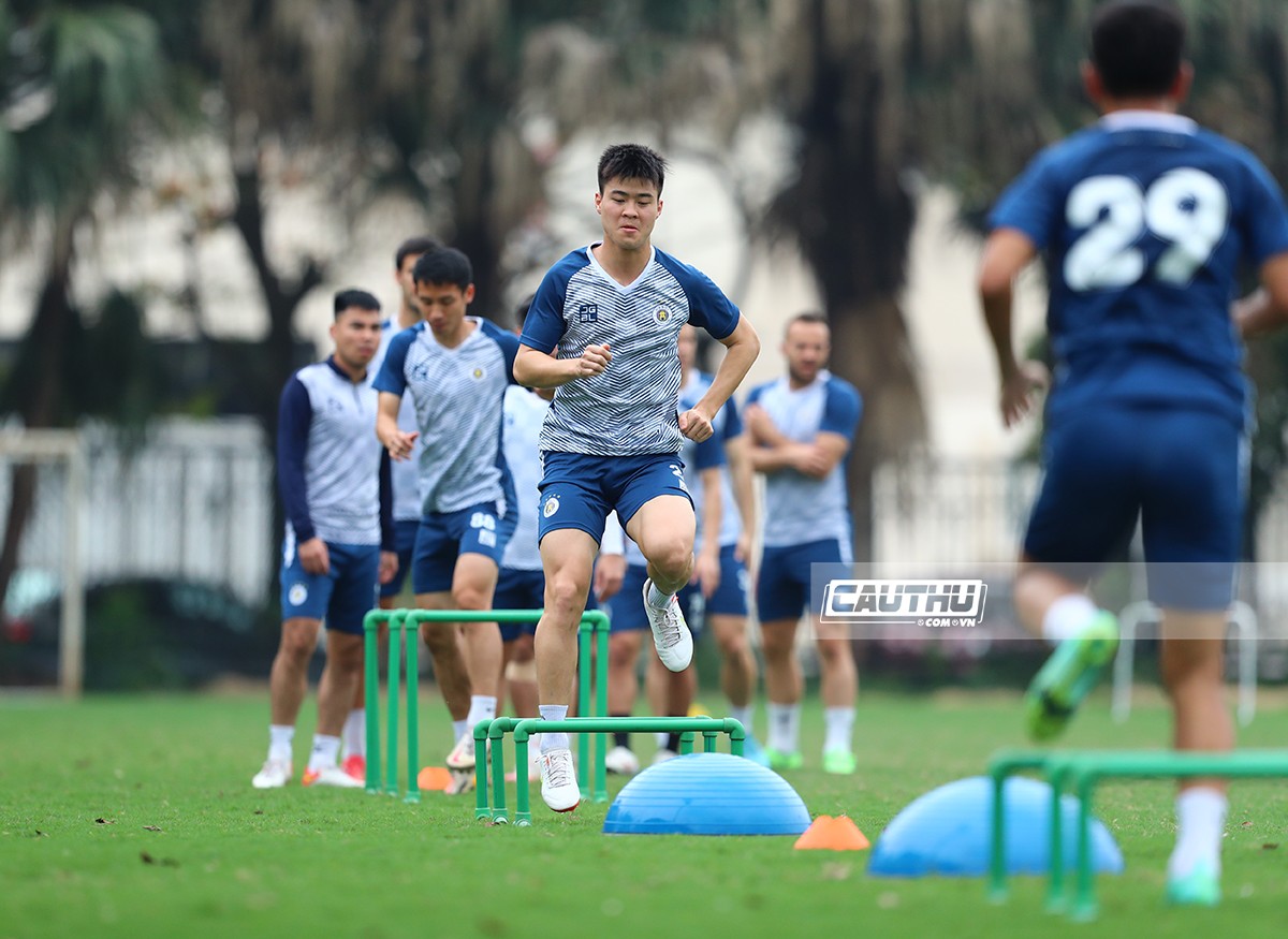 Bóng đá Việt Nam - Giữa đồn đoán đi ở, Quang Hải vẫn tập với Hà Nội FC (Hình 5).