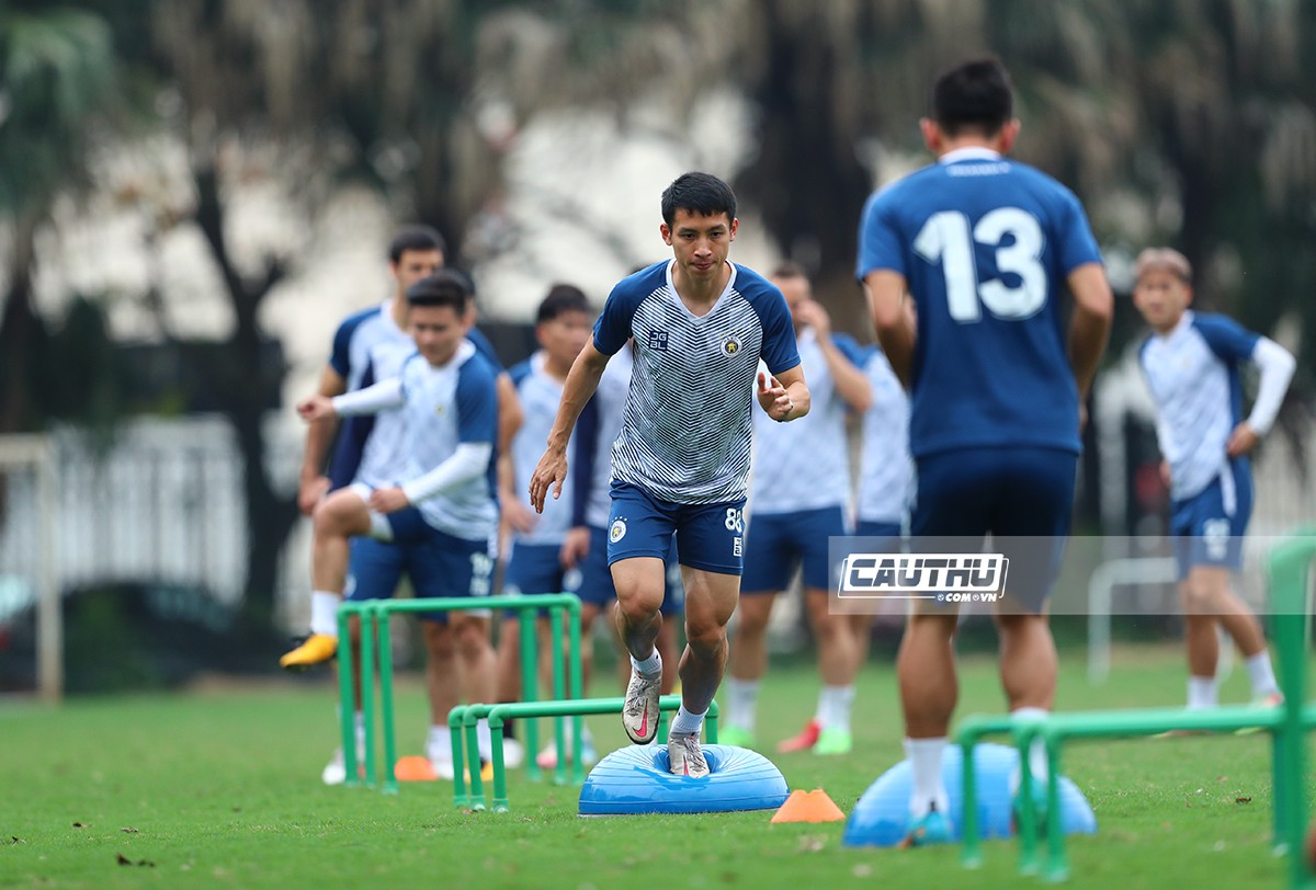 Bóng đá Việt Nam - Giữa đồn đoán đi ở, Quang Hải vẫn tập với Hà Nội FC (Hình 4).