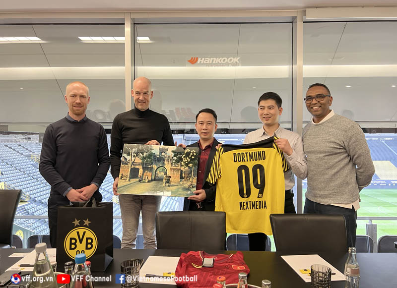 Bóng đá Việt Nam - Đại diện VFF ghé thăm và làm việc với đại diện các CLB tại Bundesliga (Hình 6).