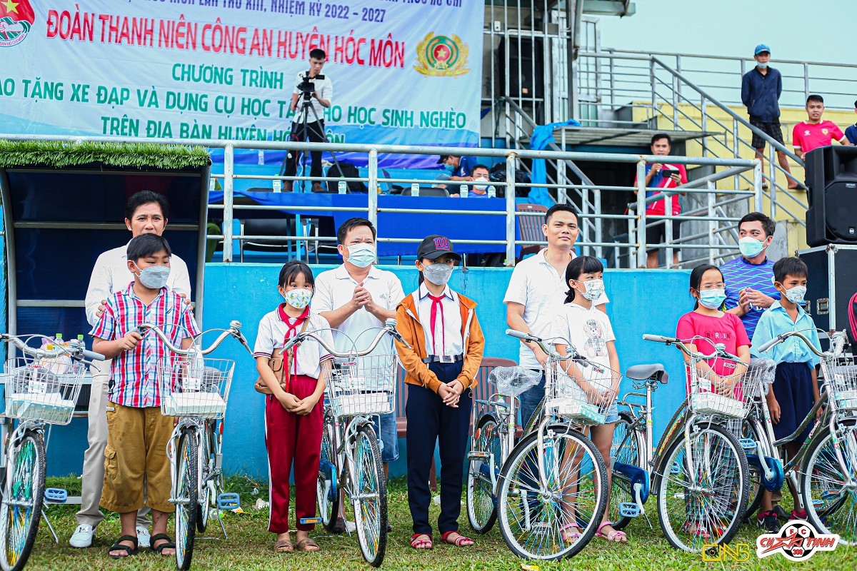 Bóng đá Việt Nam - Dàn sao nghệ sĩ quy tụ tại trận cầu thiện nguyện vì học sinh nghèo