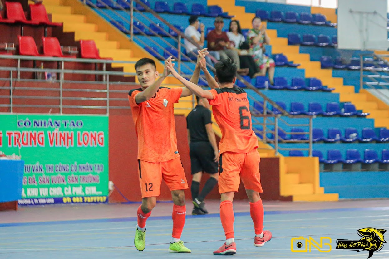 Bóng đá Việt Nam - Giải Futsal Vĩnh Long - Cúp Lộc Tài năm 2022: Hủy diệt ‘dải ngân hà’ Phú Đức Trí, Đạt Vĩnh Tiến lên ngôi thuyết phục (Hình 3).