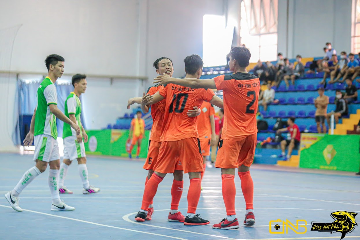 Bóng đá Việt Nam - Giải Futsal Vĩnh Long - Cúp Lộc Tài năm 2022: Hủy diệt ‘dải ngân hà’ Phú Đức Trí, Đạt Vĩnh Tiến lên ngôi thuyết phục