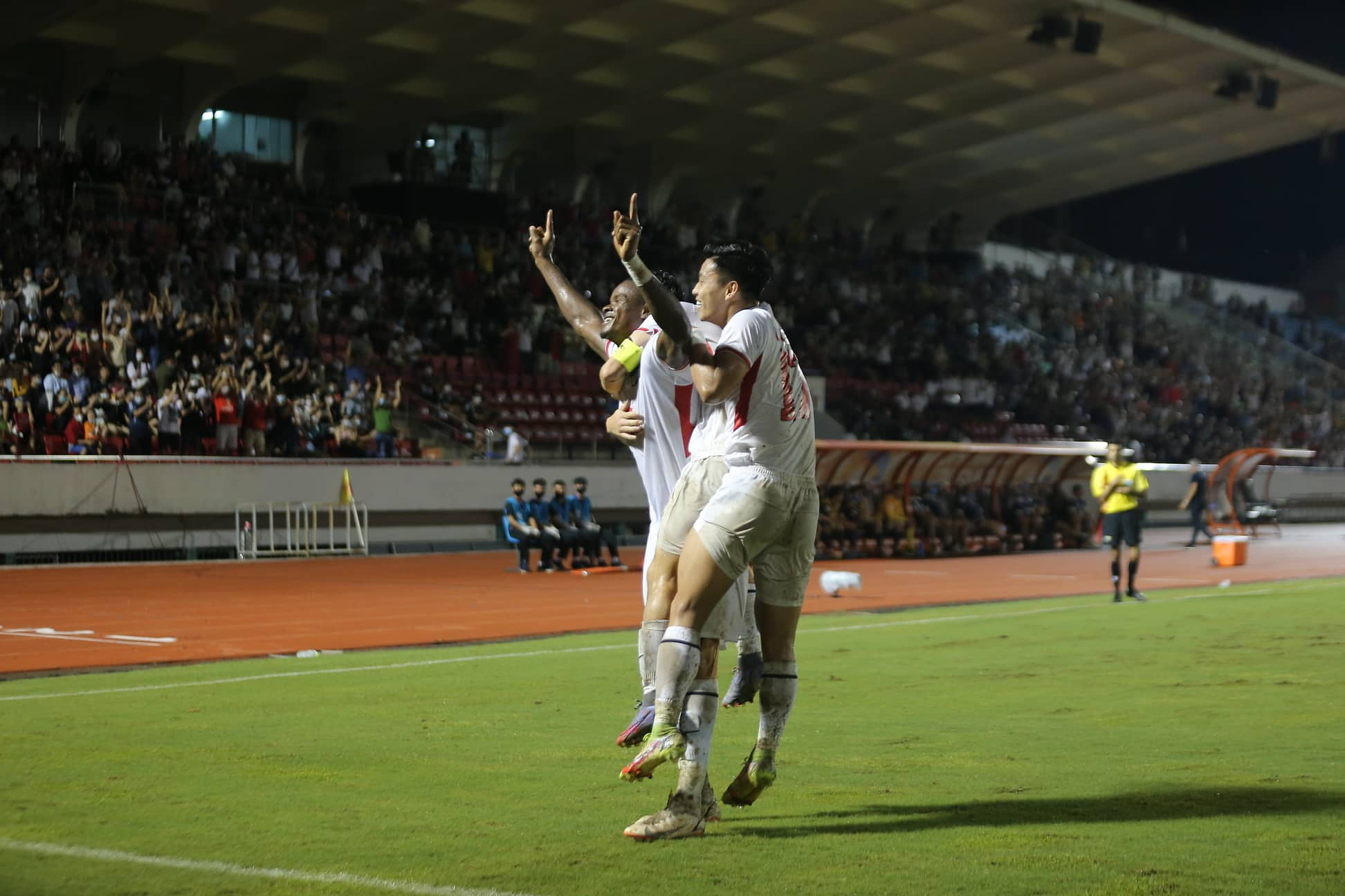 Bóng đá Việt Nam - Kết quả HAGL 1-0 Sydney: Đội bóng bầu Đức tặng ‘quà’ cho NHM