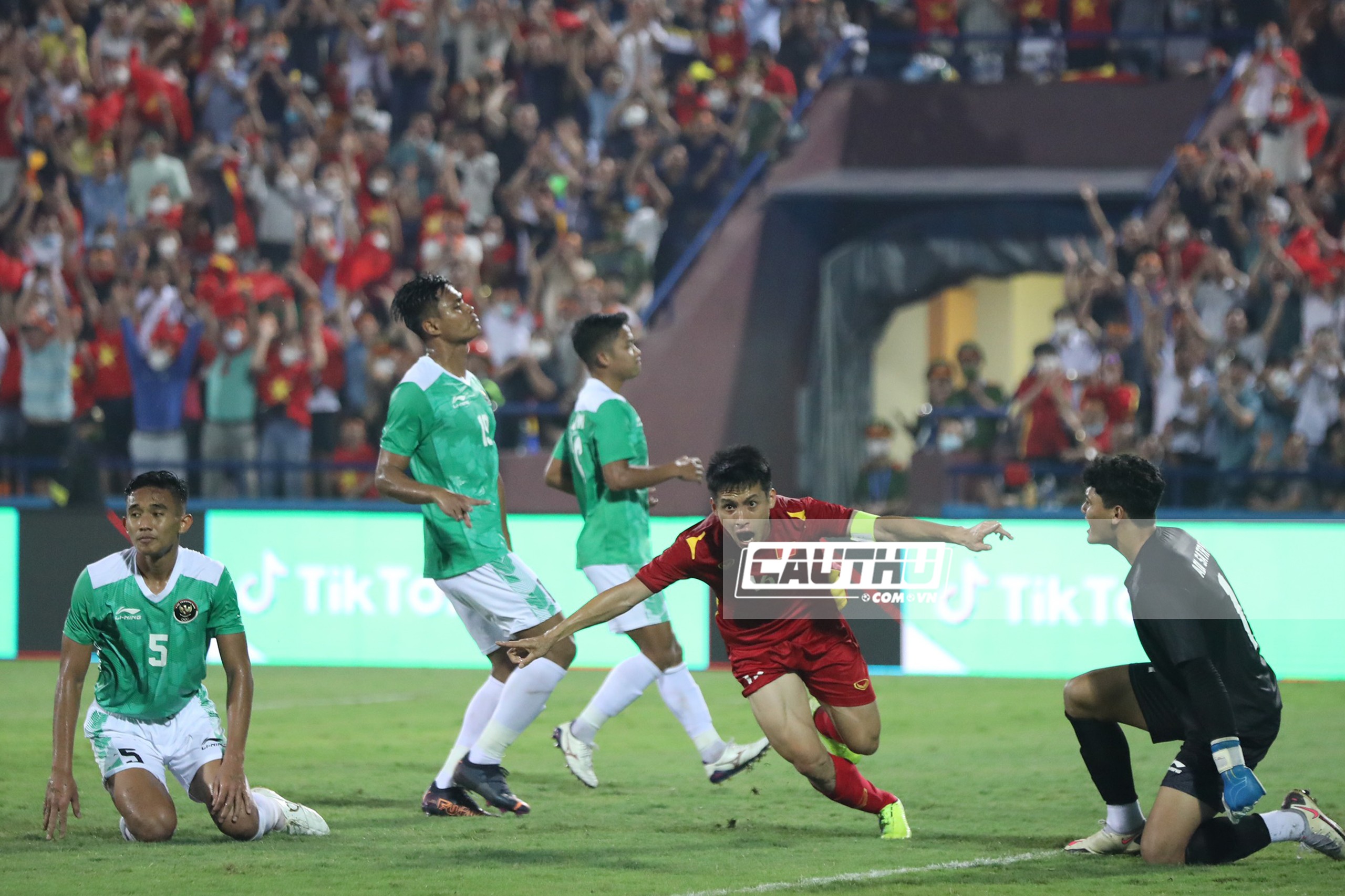 Bóng đá Việt Nam - Hùng Dũng, Tiến Linh 'nổ súng', U23 Việt Nam giã nát Indonesia (Hình 2).