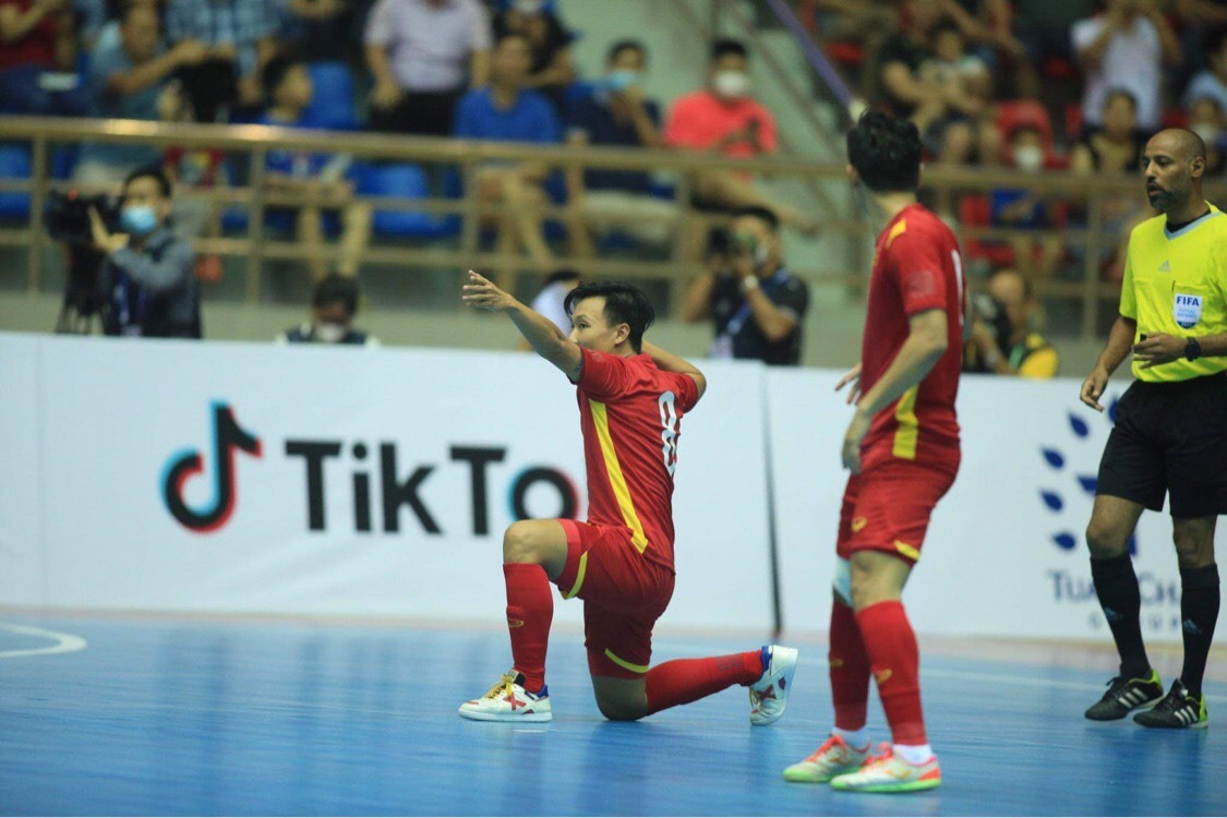 Bóng đá Việt Nam - Thịnh Phát lập hattrick, ĐT futsal Việt Nam hủy diệt Malaysia