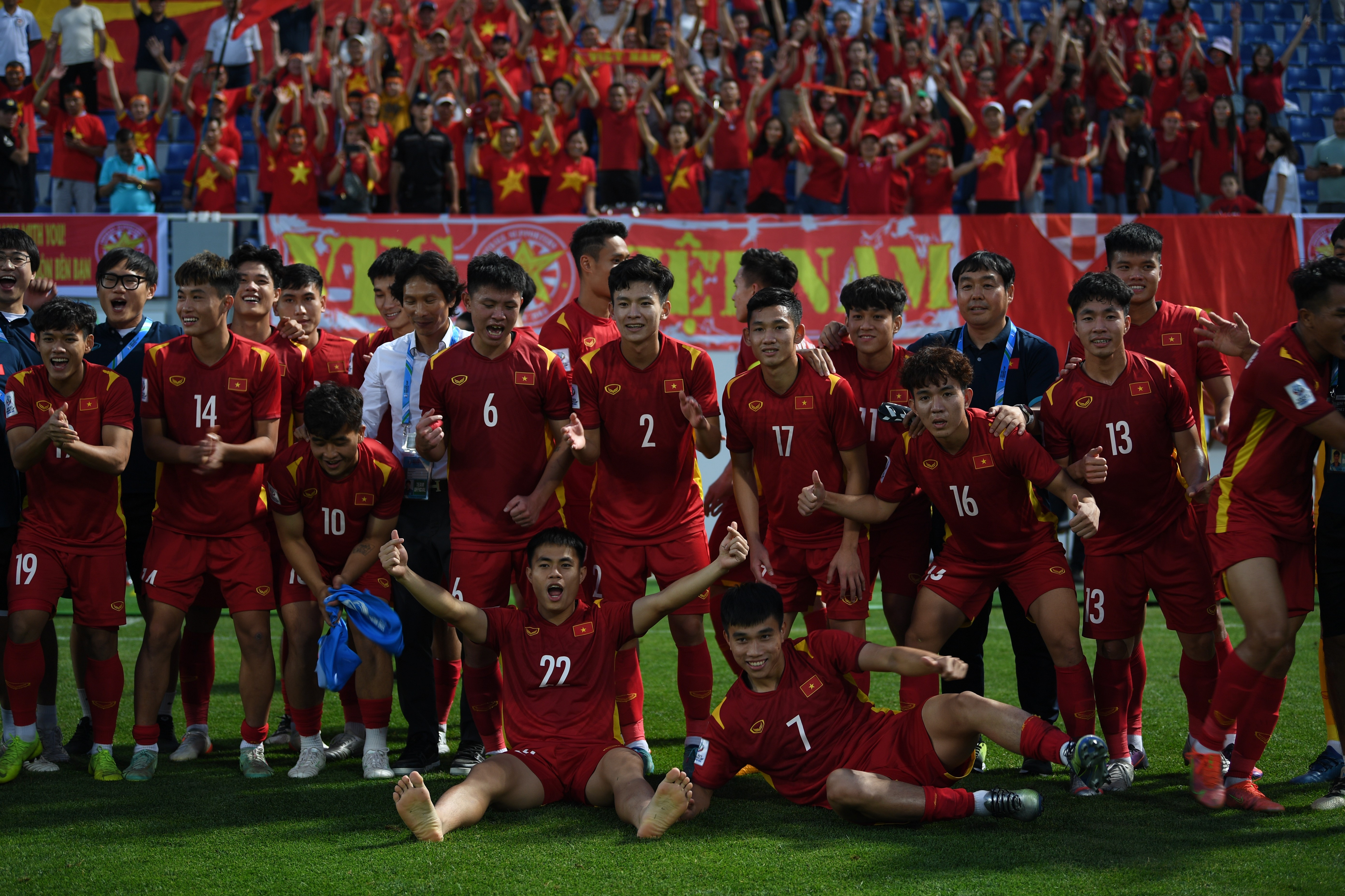 Bóng đá Việt Nam - V.League - 'chiếc áo quá khổ' của các tuyển thủ U23 Việt Nam (Hình 3).