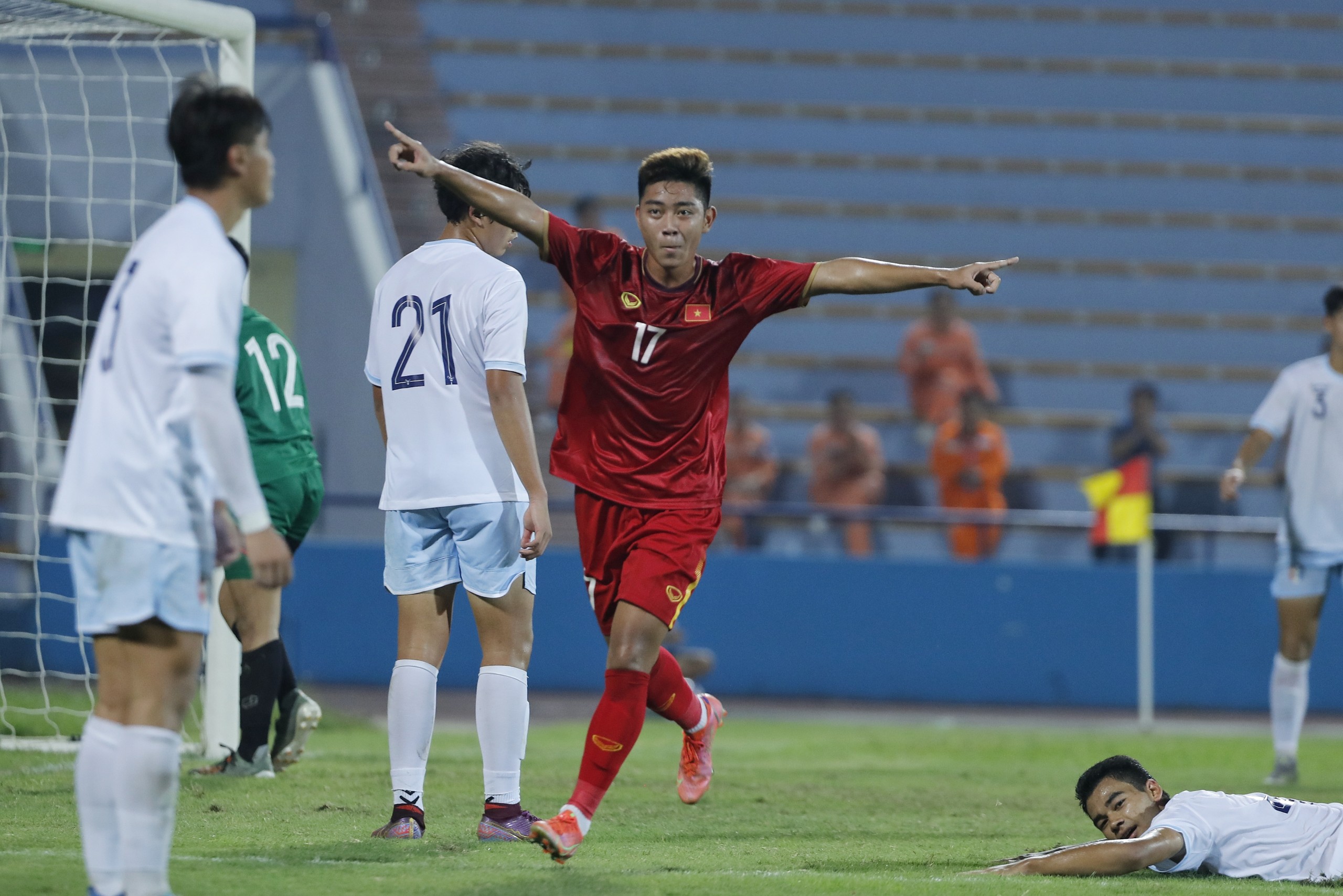 Bóng đá Việt Nam - Đại thắng Đài Bắc Trung Hoa, U17 Việt Nam vượt Thái Lan để dẫn đầu bảng