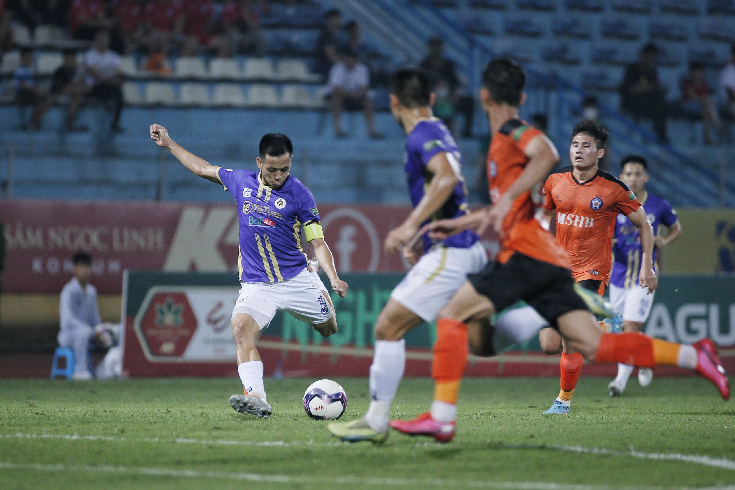 Bóng đá Việt Nam - Hà Nội FC đòi lại ngôi đầu bằng chiến thắng hủy diệt trước Đà Nẵng