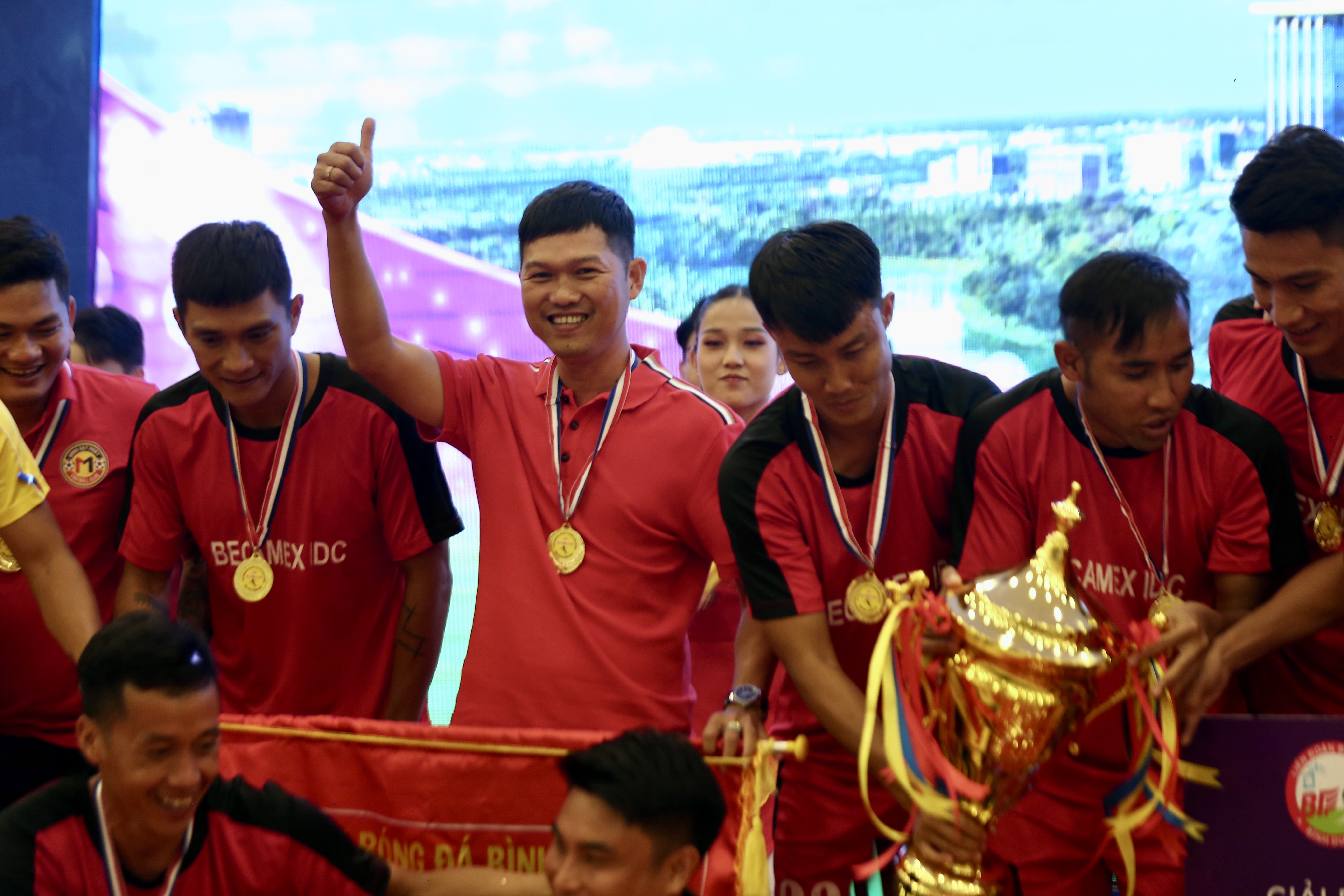 Bóng đá Việt Nam - Bamboo FC lên vô địch giải bóng đá Becamex IDC 2022 (Hình 3).