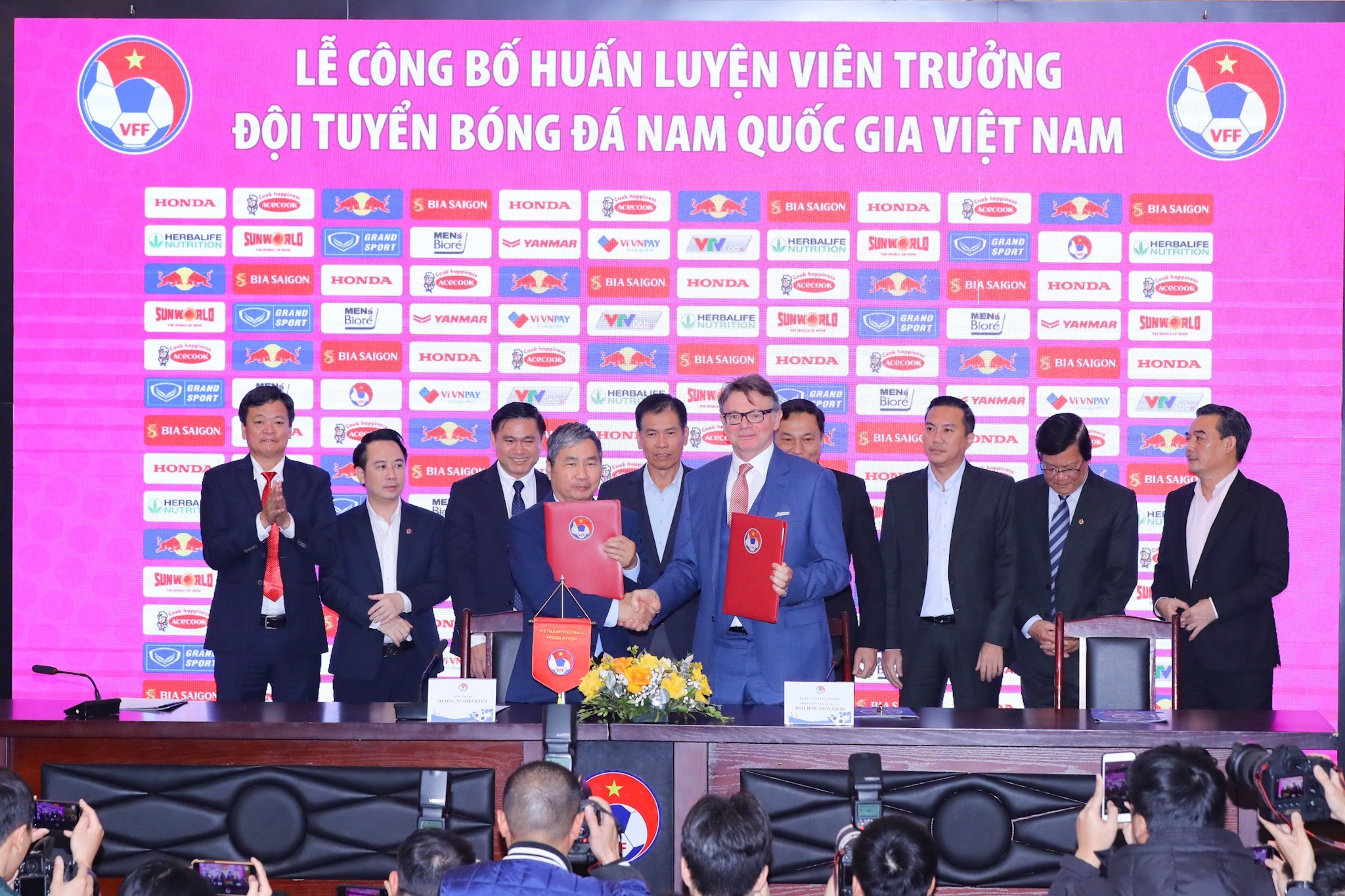 Bóng đá Việt Nam - HLV Troussier: 'Tôi muốn giúp ĐT Việt Nam góp mặt tại World Cup'