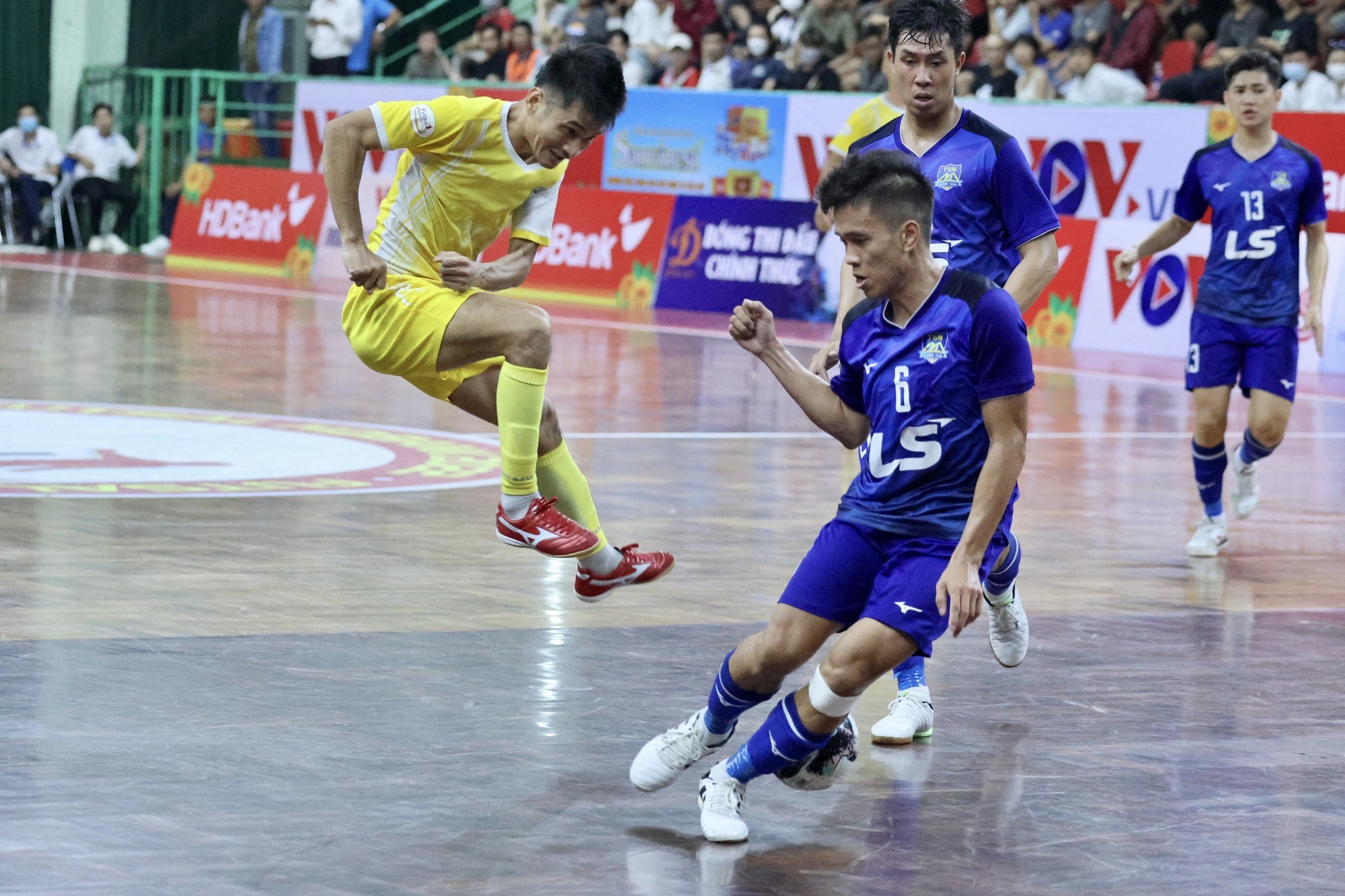 Bóng đá Việt Nam - Độc lạ futsal Việt Nam: 6 đội cùng có liên quan đến 1 ông bầu