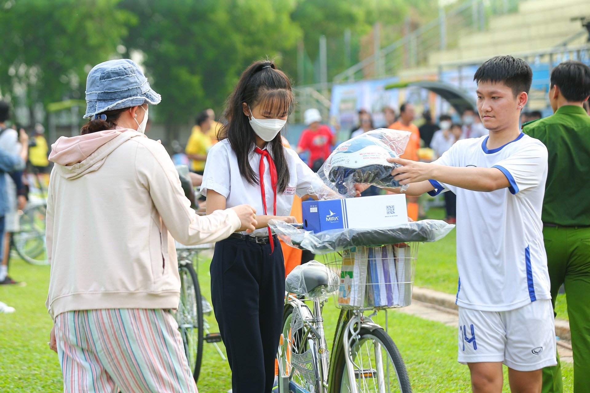 Bóng đá Việt Nam - Phạm Trưởng và dàn nghệ sĩ tham gia trận cầu thiện nguyện vì học sinh nghèo (Hình 7).