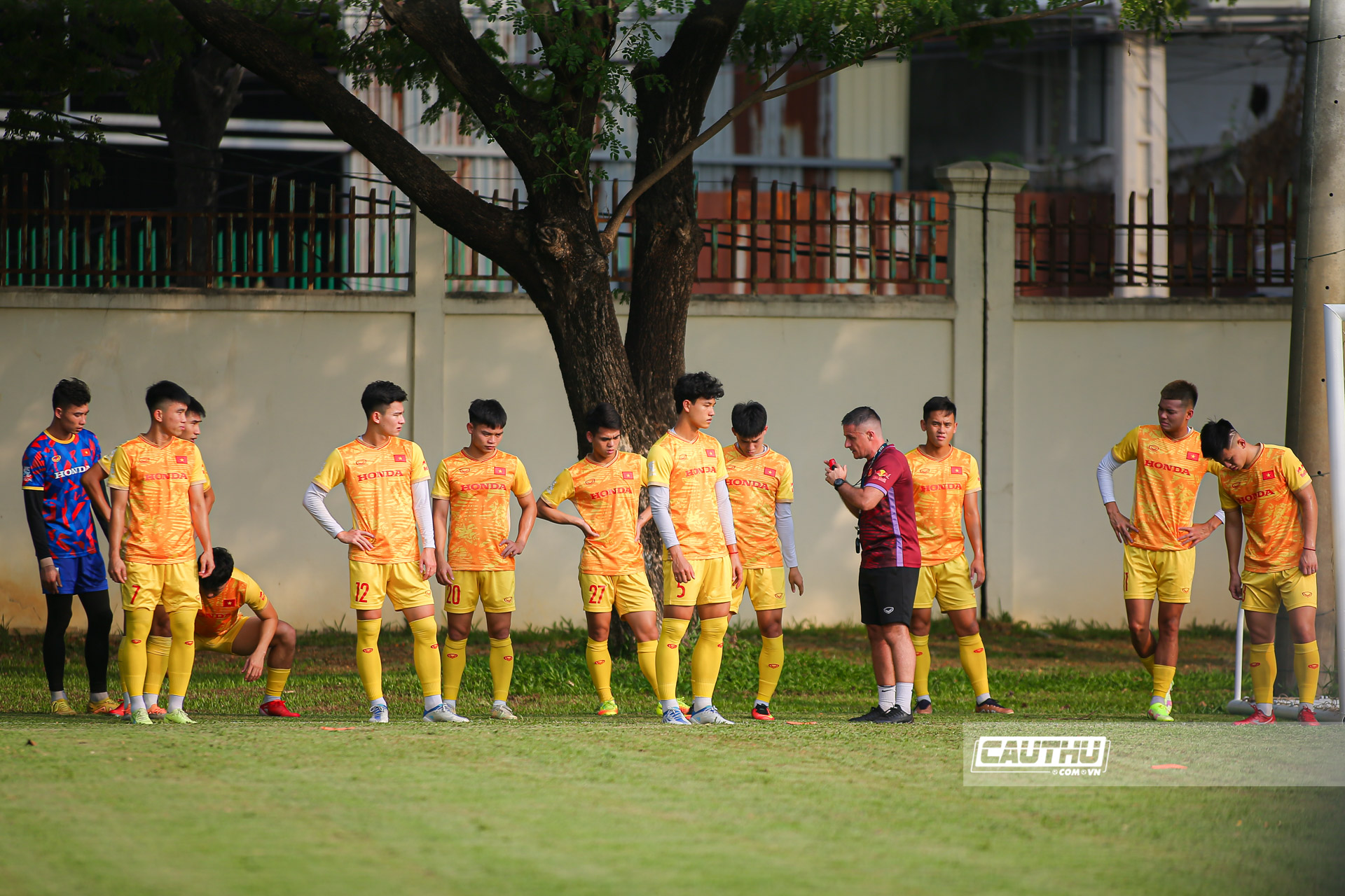 Bóng đá Việt Nam - Trao đổi riêng với 6 cầu thủ, HLV Troussier tính phương án bí mật cho SEA Games 32? (Hình 4).