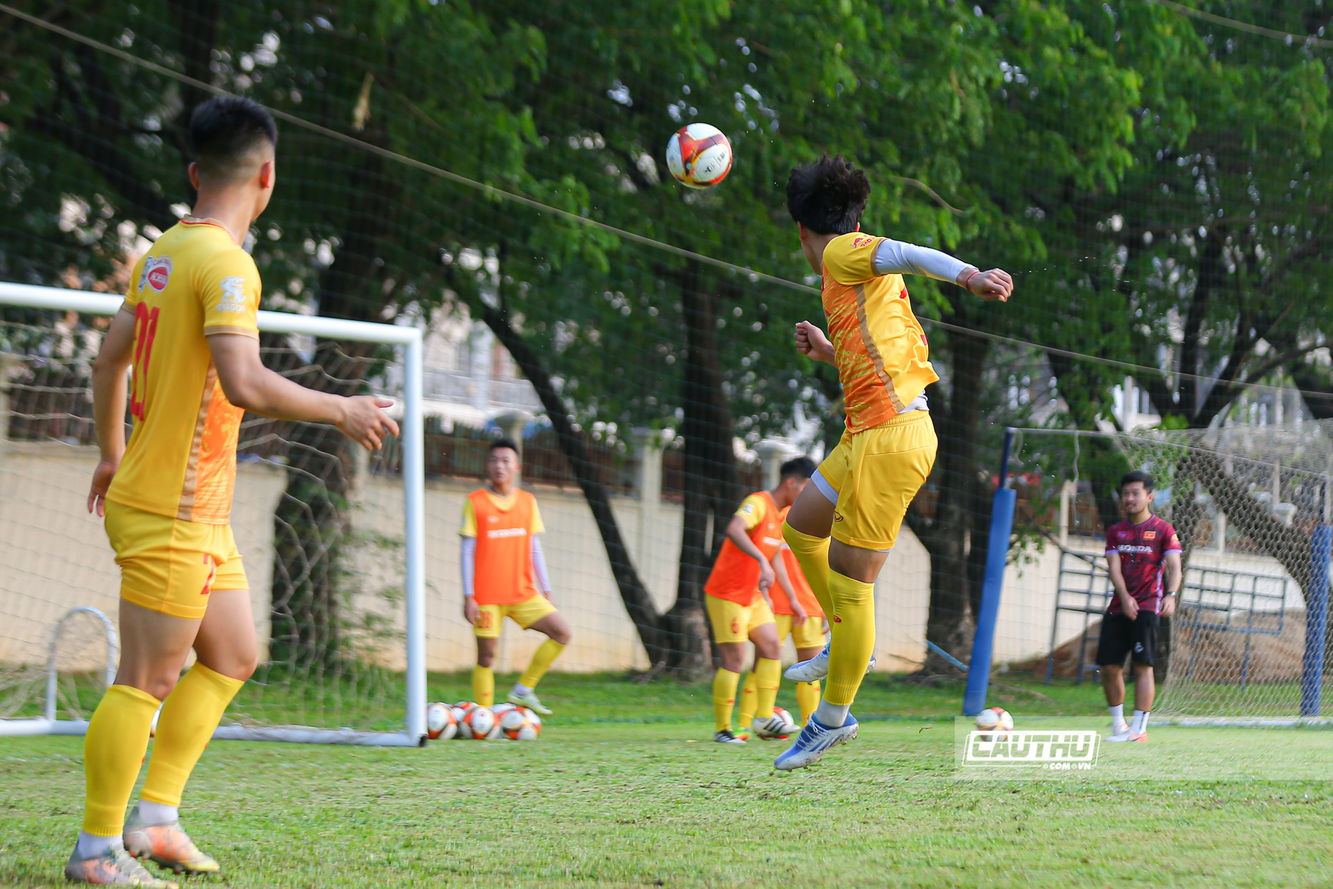 Bóng đá Việt Nam - Trao đổi riêng với 6 cầu thủ, HLV Troussier tính phương án bí mật cho SEA Games 32? (Hình 6).