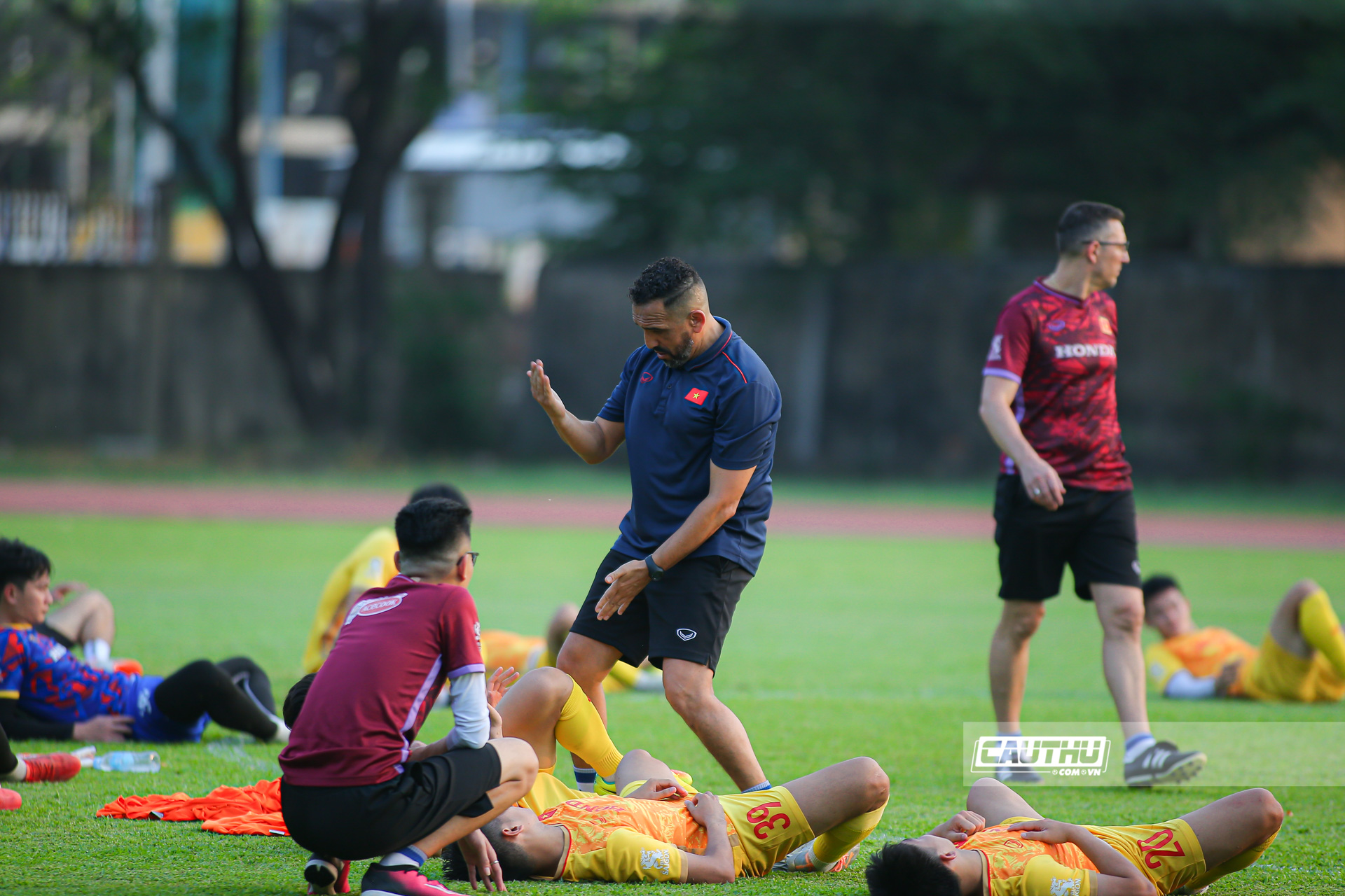 Bóng đá Việt Nam - Trao đổi riêng với 6 cầu thủ, HLV Troussier tính phương án bí mật cho SEA Games 32? (Hình 10).