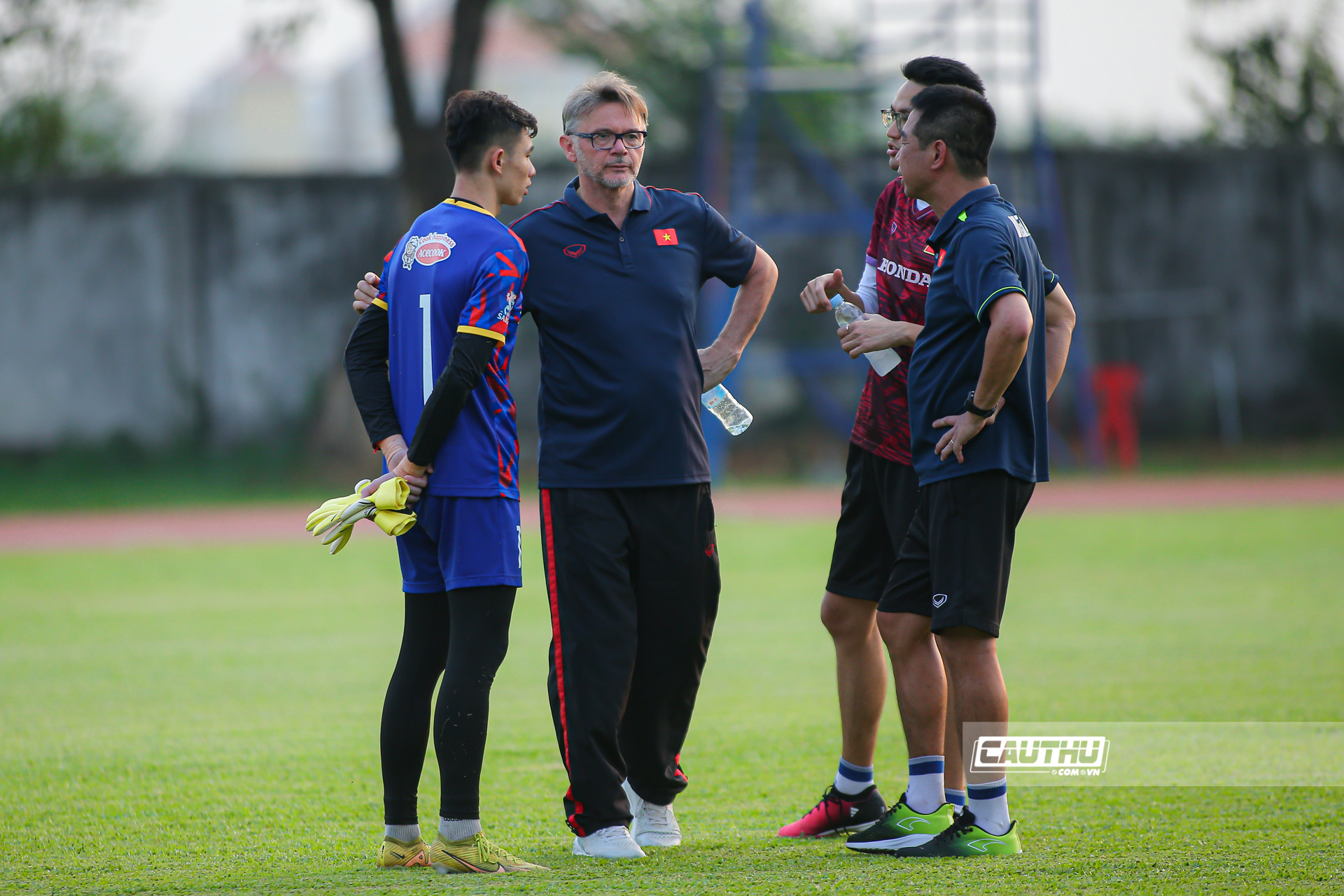 Bóng đá Việt Nam - Trao đổi riêng với 6 cầu thủ, HLV Troussier tính phương án bí mật cho SEA Games 32? (Hình 7).