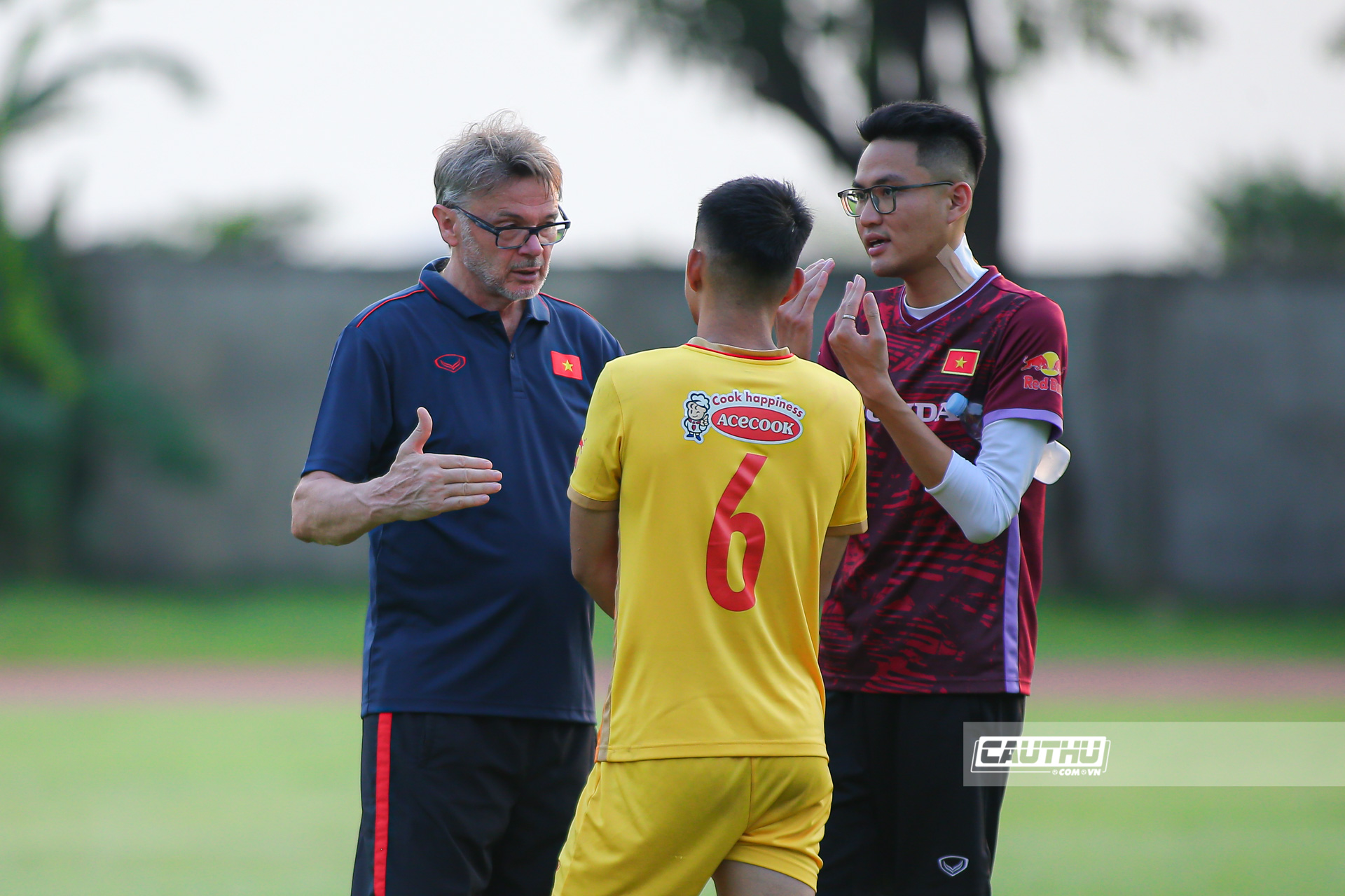 Bóng đá Việt Nam - Trao đổi riêng với 6 cầu thủ, HLV Troussier tính phương án bí mật cho SEA Games 32? (Hình 8).