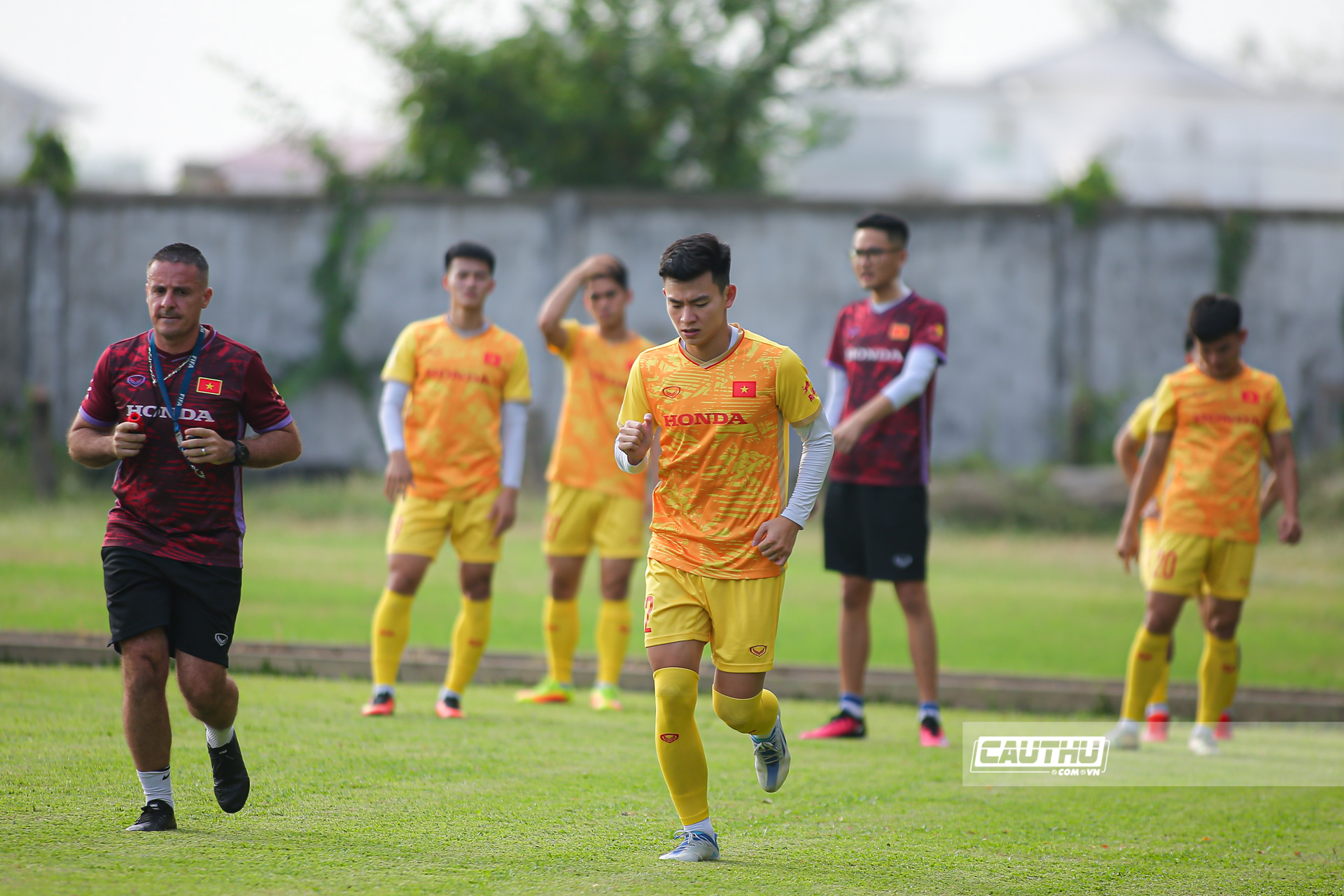 Bóng đá Việt Nam - Trao đổi riêng với 6 cầu thủ, HLV Troussier tính phương án bí mật cho SEA Games 32? (Hình 2).