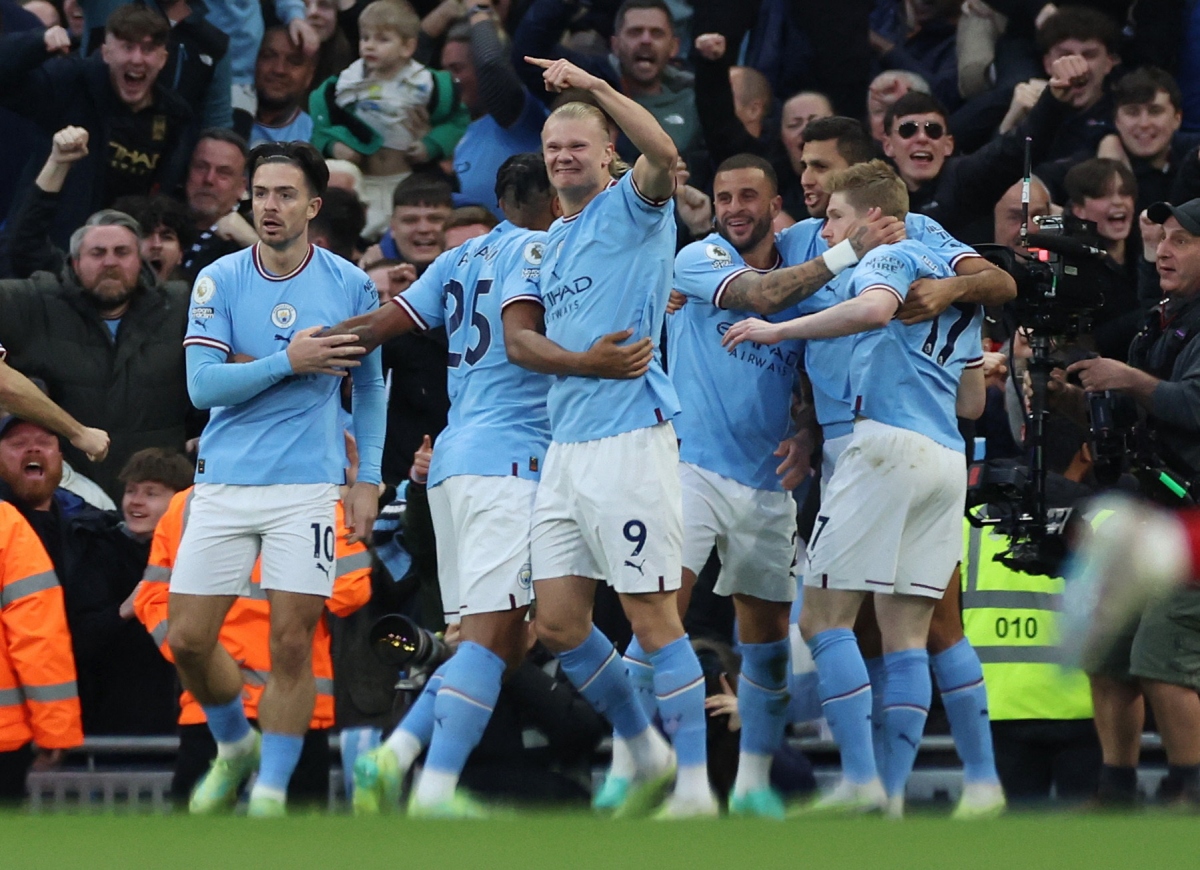 Bóng đá Anh - Đối đầu Man City như đấu súng nhưng cả Premier League chỉ có dao