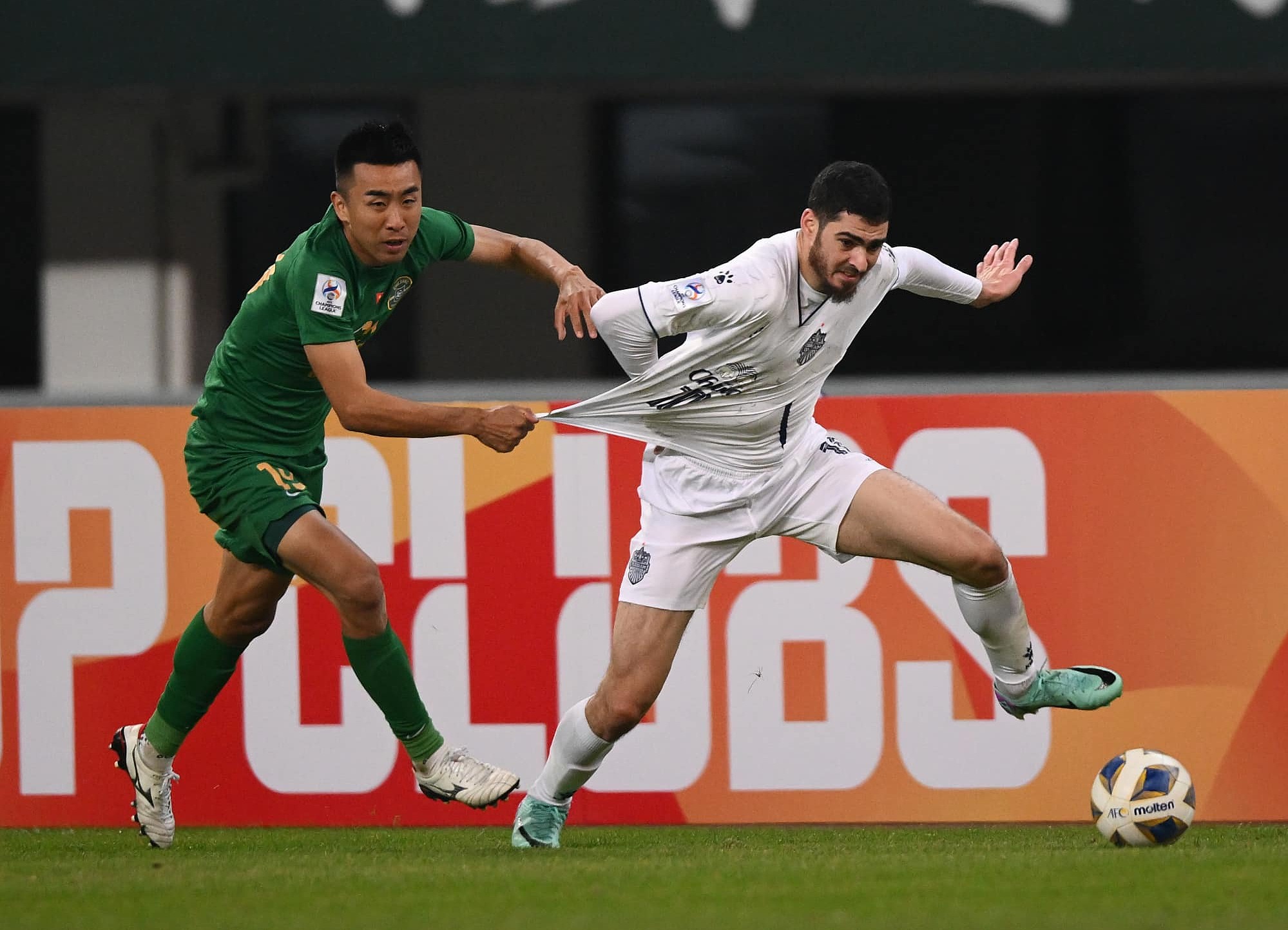 Bóng đá Việt Nam - Đội bóng Thái Lan và Trung Quốc tạo cuộc hỗn chiến kinh hoàng tại AFC Champions League