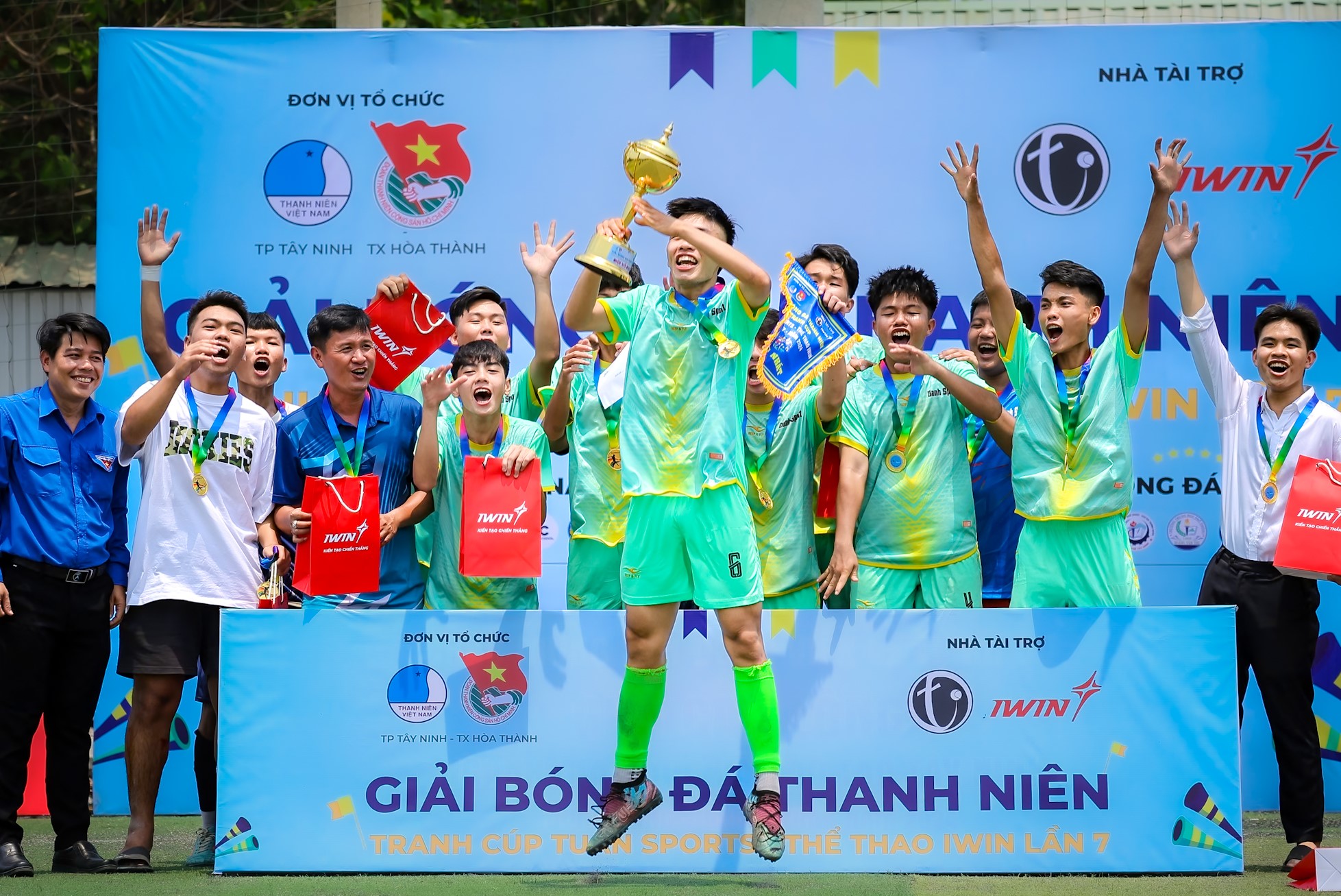 Bóng đá Việt Nam - Bế mạc Giải bóng đá Thanh niên Tranh Cúp Tuấn Sports - Thể thao iWin 2024 (Hình 3).