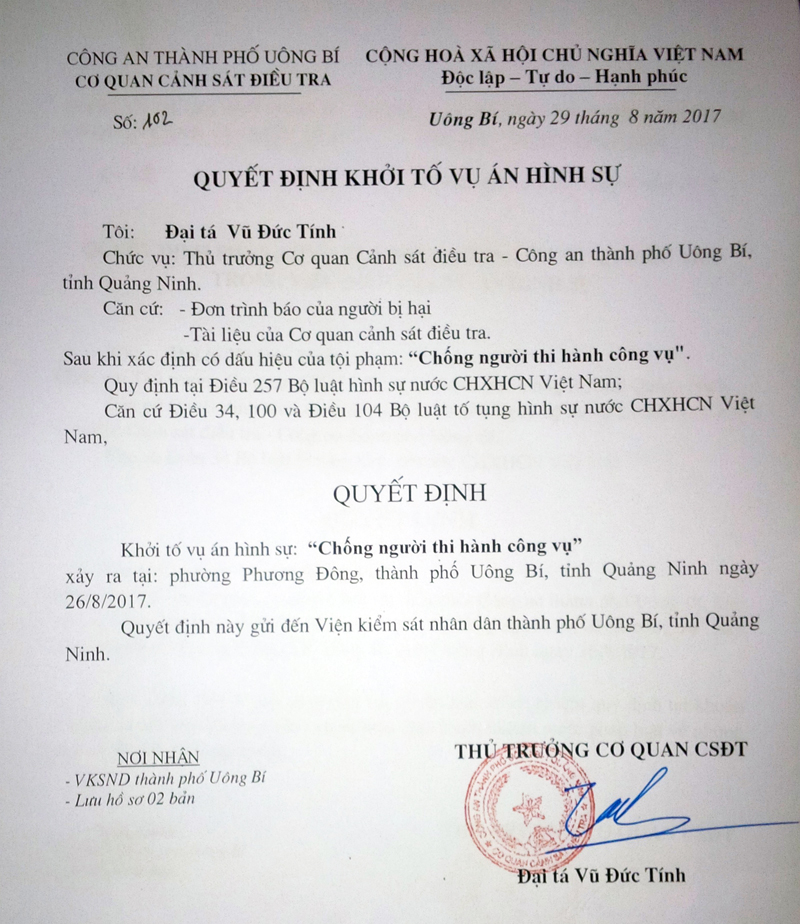 Pháp luật - Quảng Ninh: Khởi tố tài xế ô tô điên tông xe CSGT để bỏ chạy