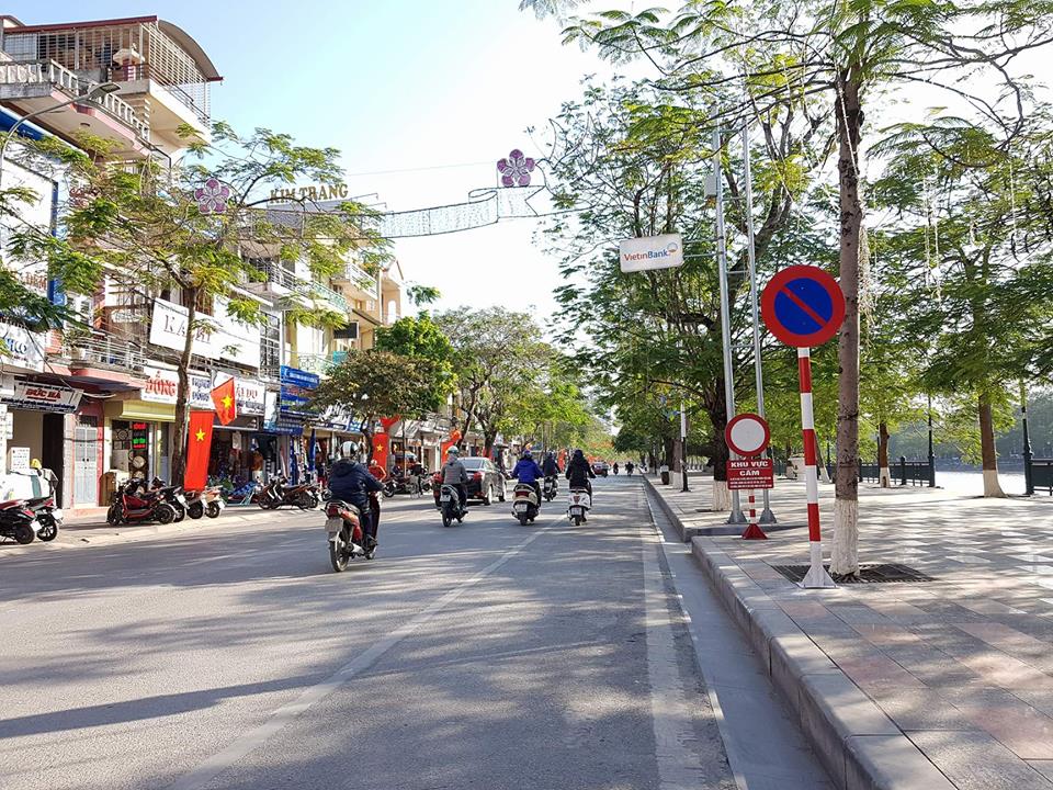 Xã hội - Hải Phòng: Lòng đường vắng bóng ô tô trong ngày đầu thực hiện 'lệnh cấm'