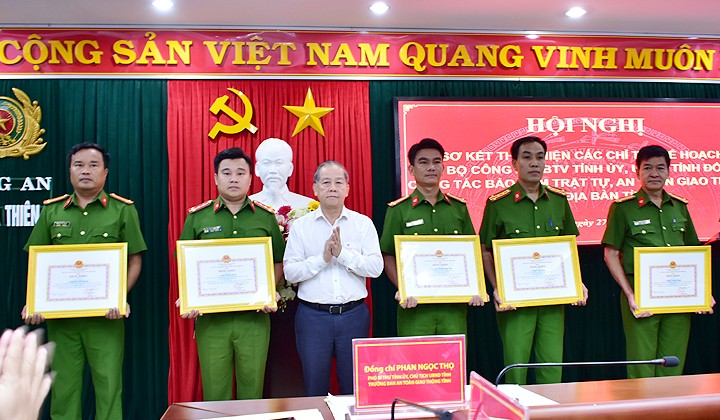 Tin nhanh - CSGT Huế phải học thêm giao tiếp tiếng Anh để làm hướng dẫn viên du lịch (Hình 2).