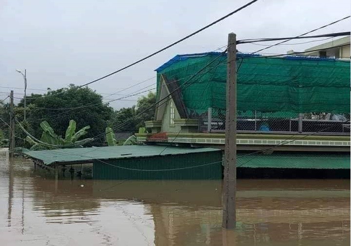 Dân sinh - Quảng Trị: Xót xa cảnh hàng trăm ngôi nhà bị ngập giữa mênh mông nước lũ (Hình 3).