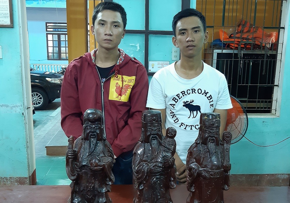 An ninh - Hình sự - Túng tiền, đôi bạn thân rủ nhau đi trộm tượng “Phúc –Lộc –Thọ”