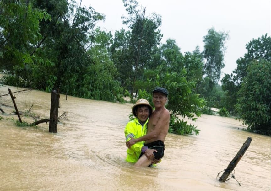 Tin nhanh - Xót thương cảnh nhà dân ngập trong biển nước, nhiều nơi bị lũ chia cắt (Hình 11).