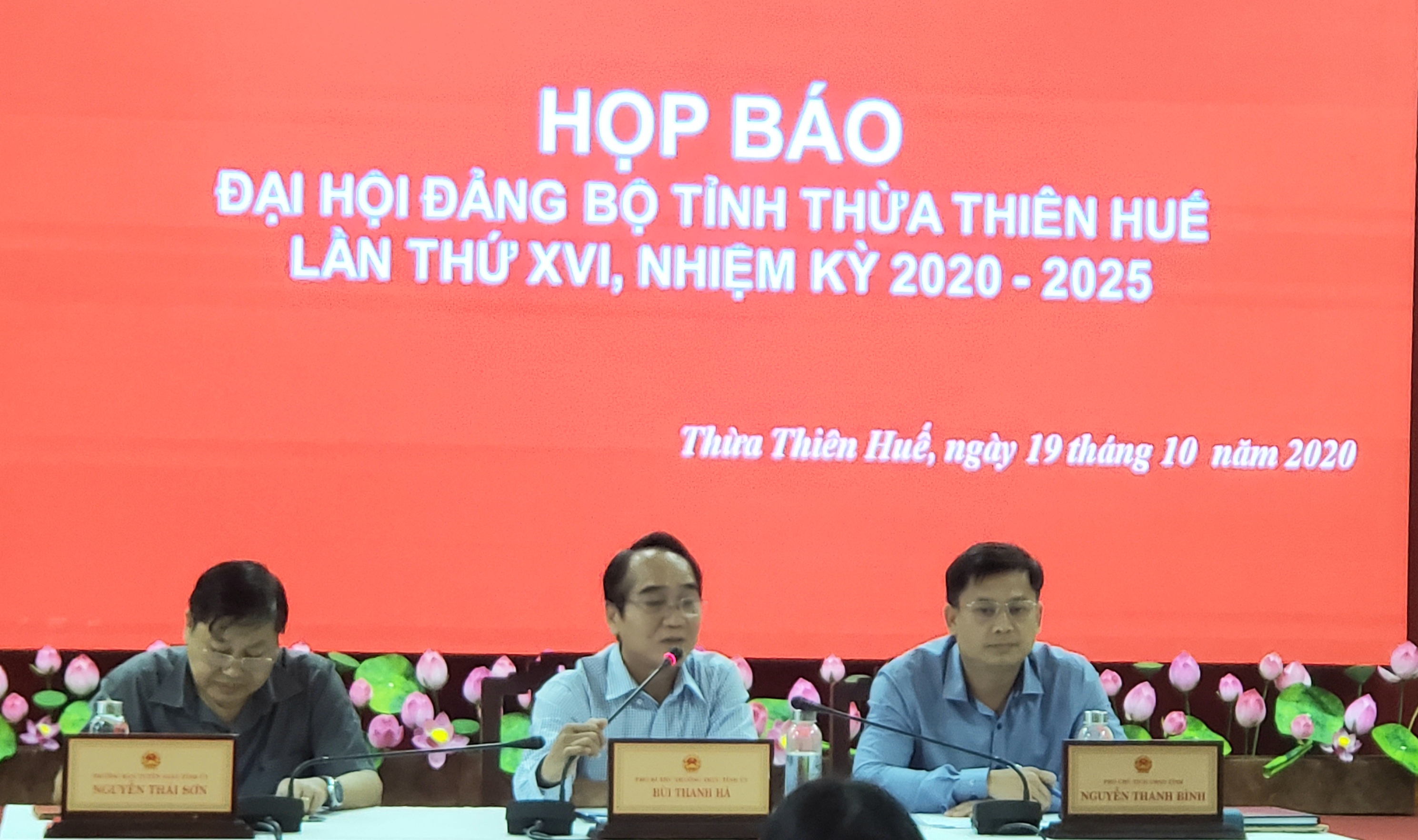 Tin nhanh - Thừa Thiên-Huế: Không tặng quà Đại hội, chỉ phát tài liệu