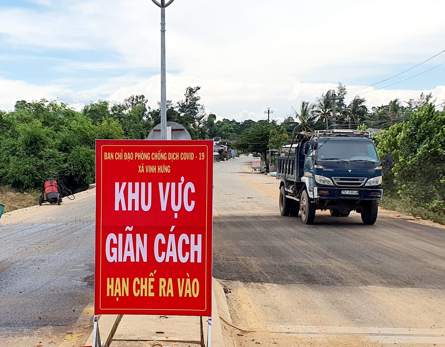 Dân sinh - Mạnh tay với những kẻ “thừa nước đục thả câu” trong khu phong toả