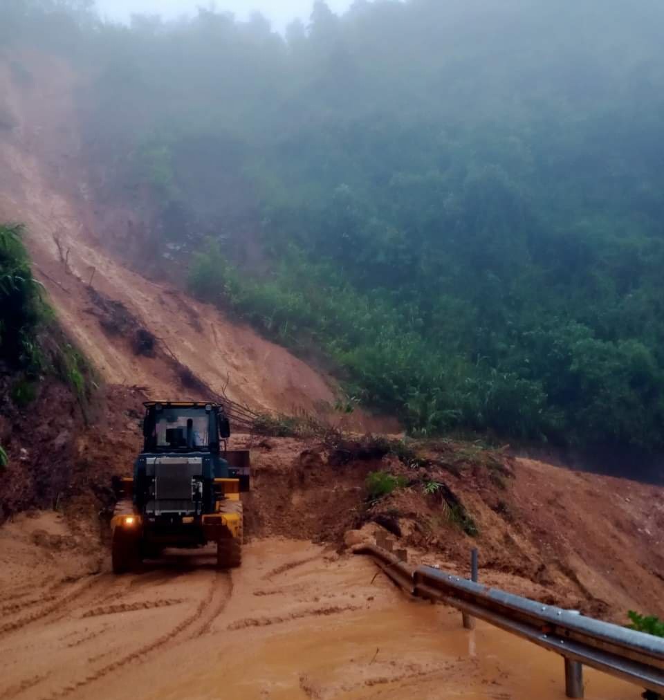 Dân sinh - Hiểm  nguy  rình  rập  dọc cung đường xảy ra tai  nạn khiến 4 người chết ở Huế (Hình 8).