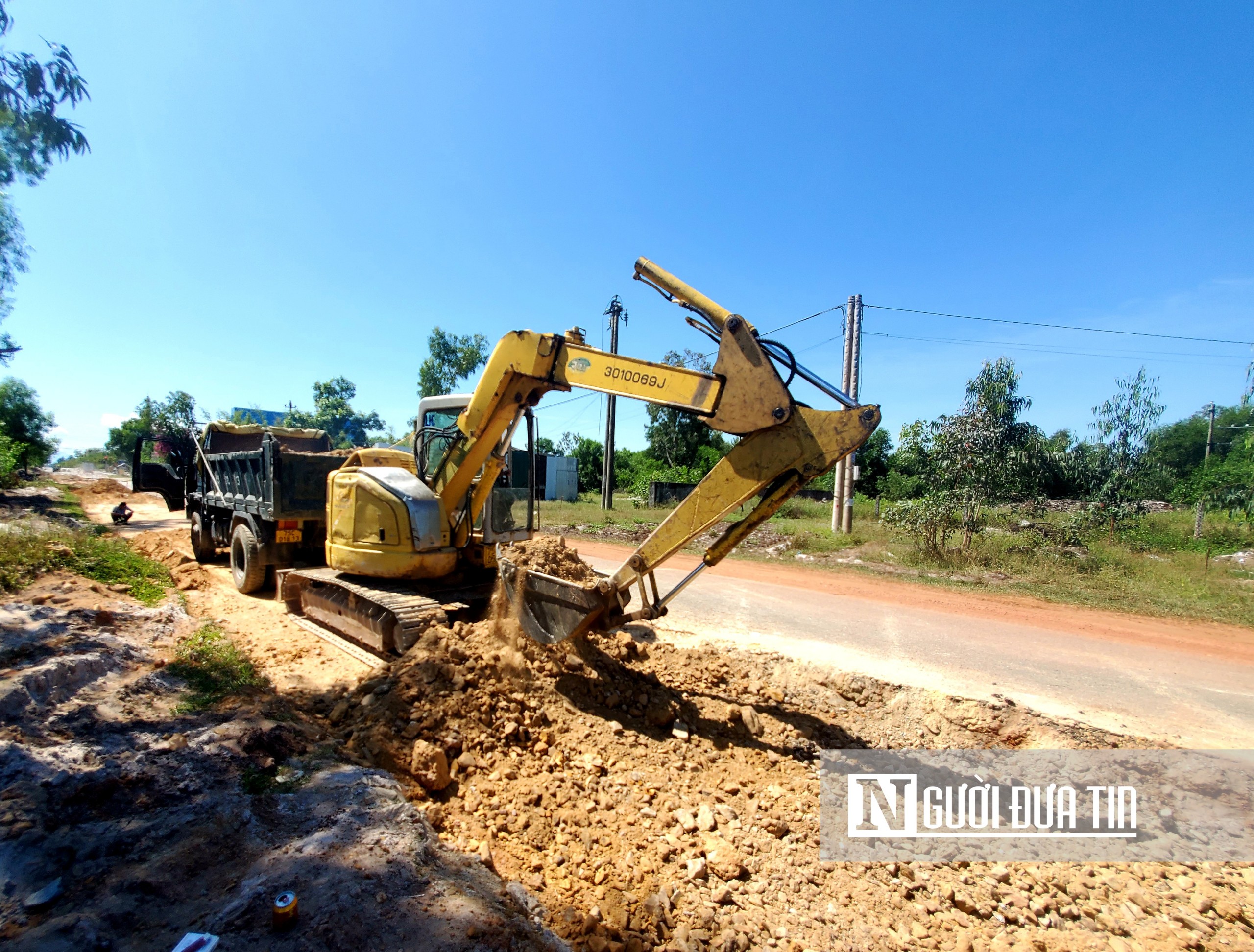 Dân sinh - Thi công sai thiết kế, nhà thầu cào bóc hơn trăm mét đường (Hình 12).