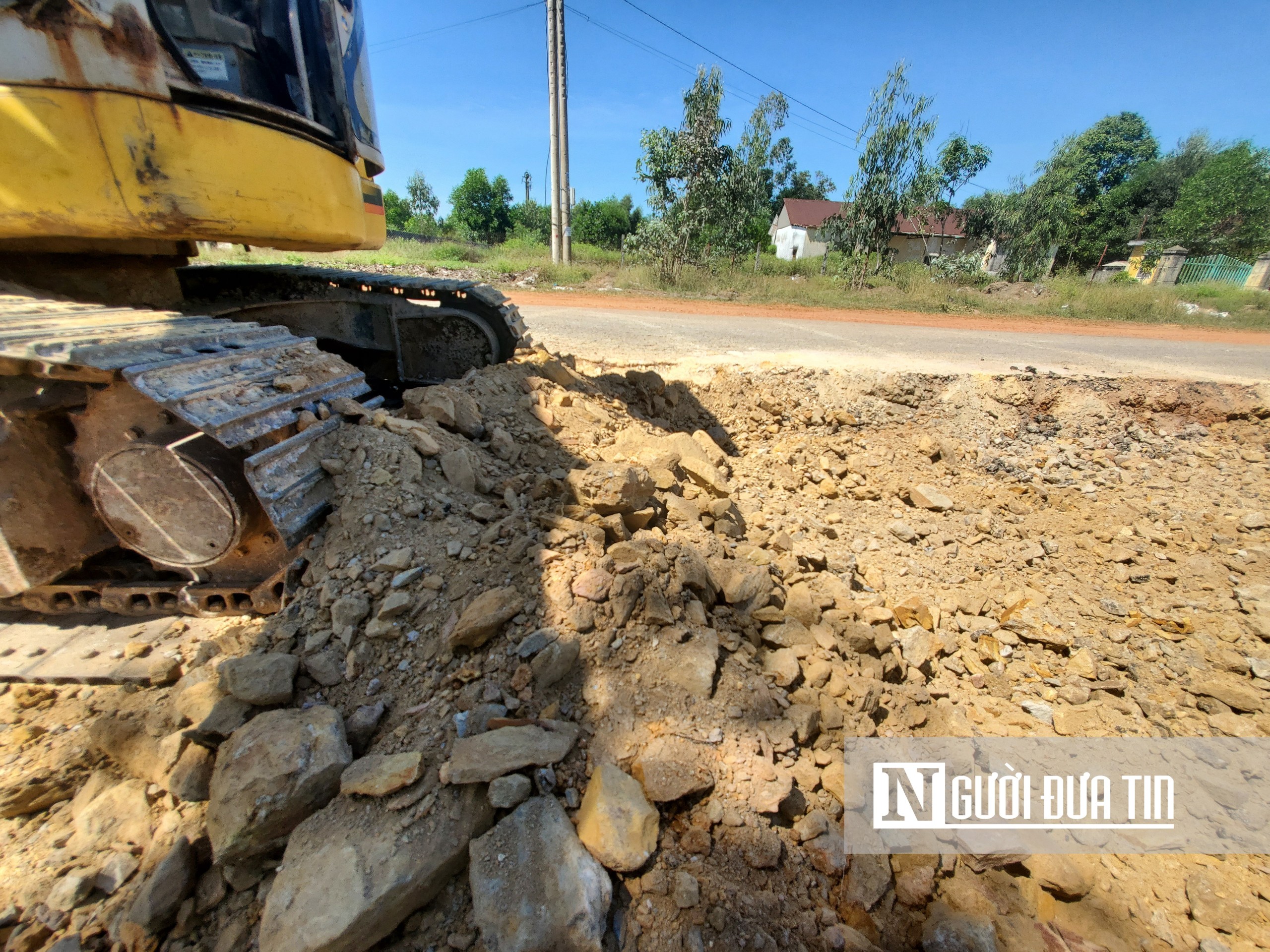 Dân sinh - Thi công sai thiết kế, nhà thầu cào bóc hơn trăm mét đường (Hình 7).