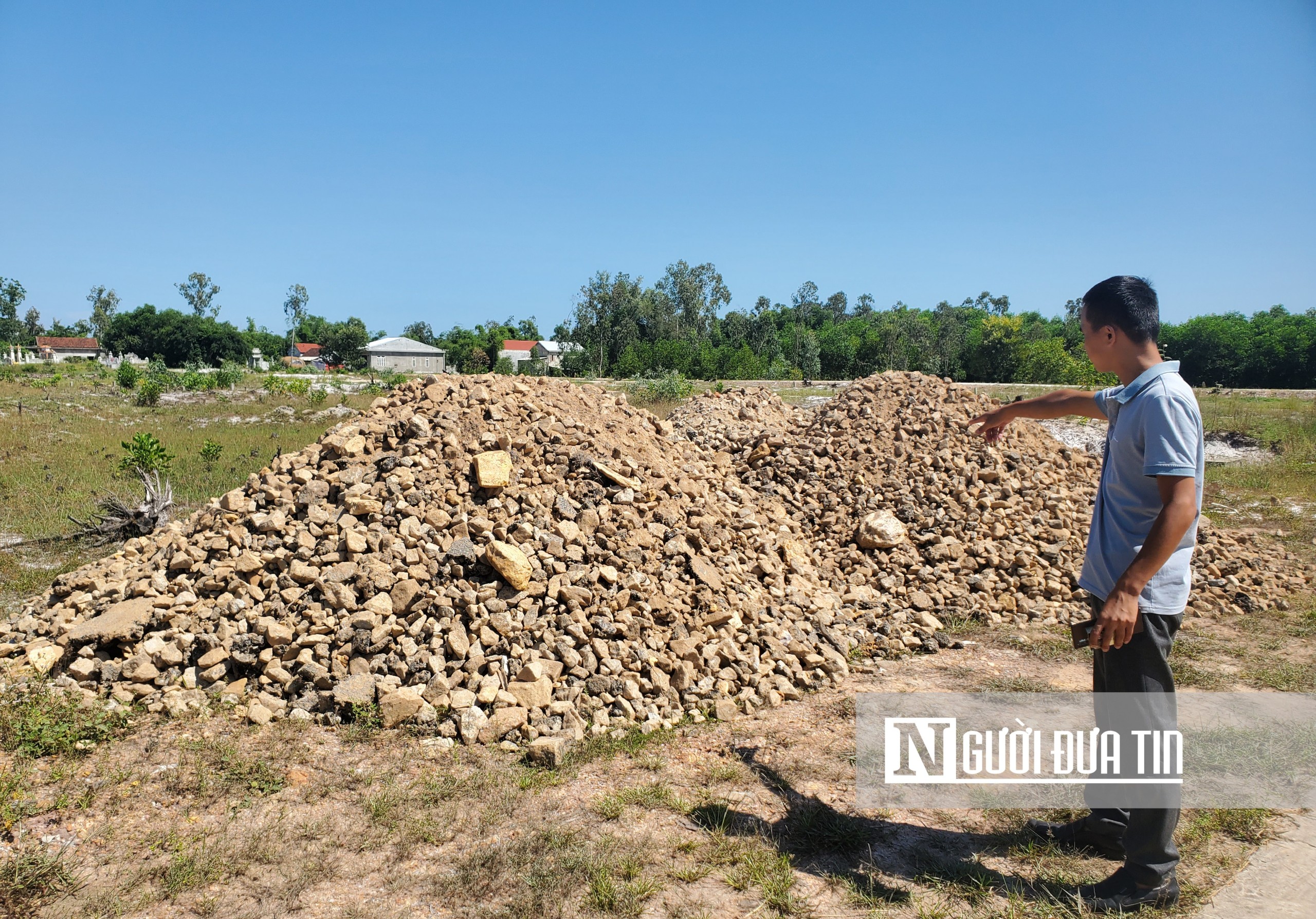 Dân sinh - Thi công sai thiết kế, nhà thầu cào bóc hơn trăm mét đường (Hình 11).