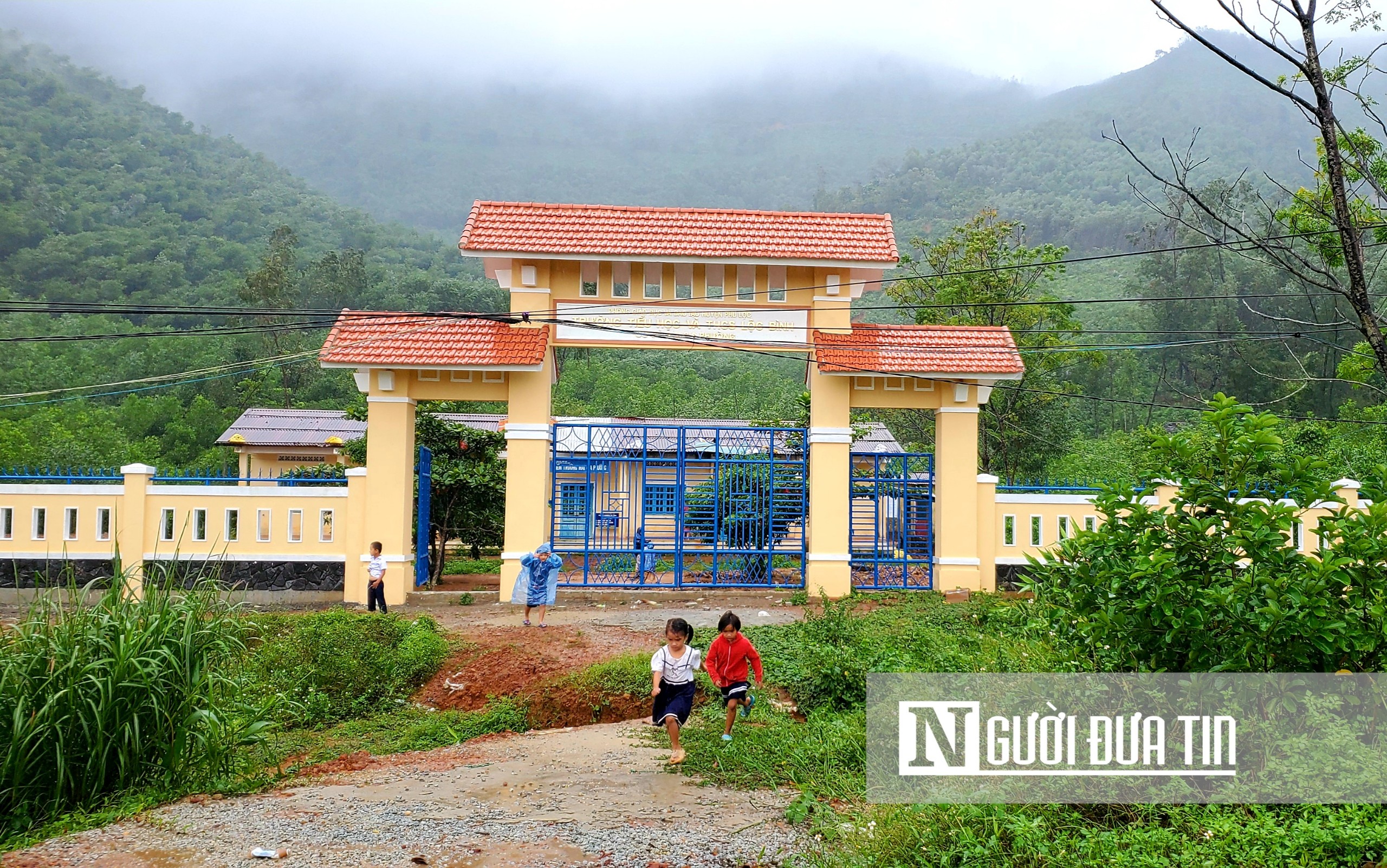 Giáo dục - Lý giải việc “phòng học xập xệ xây cổng bề thế” ở Thừa Thiên-Huế (Hình 5).