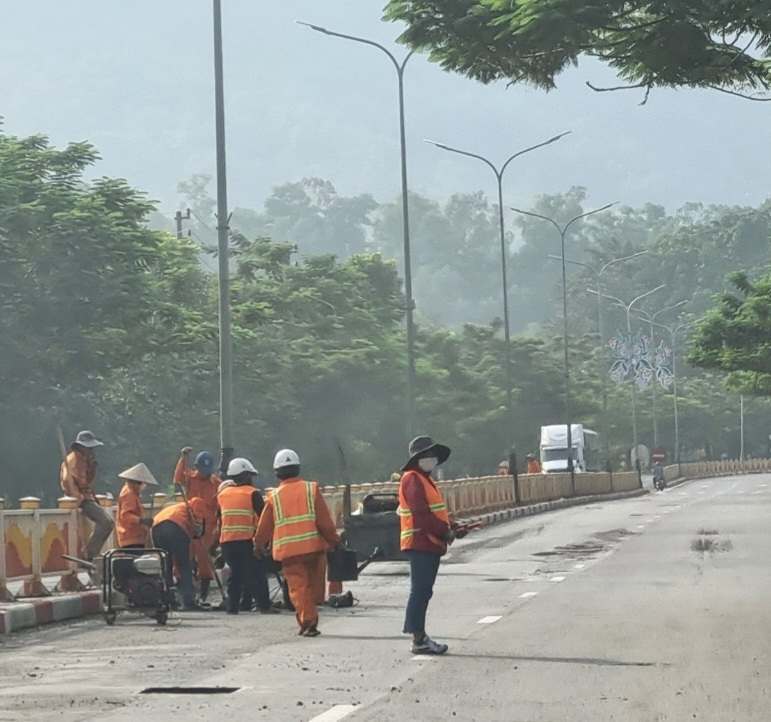 Dân sinh - Mục sở thị đoạn QL1A đi qua Thừa Thiên-Huế  “sau mưa lại vá”