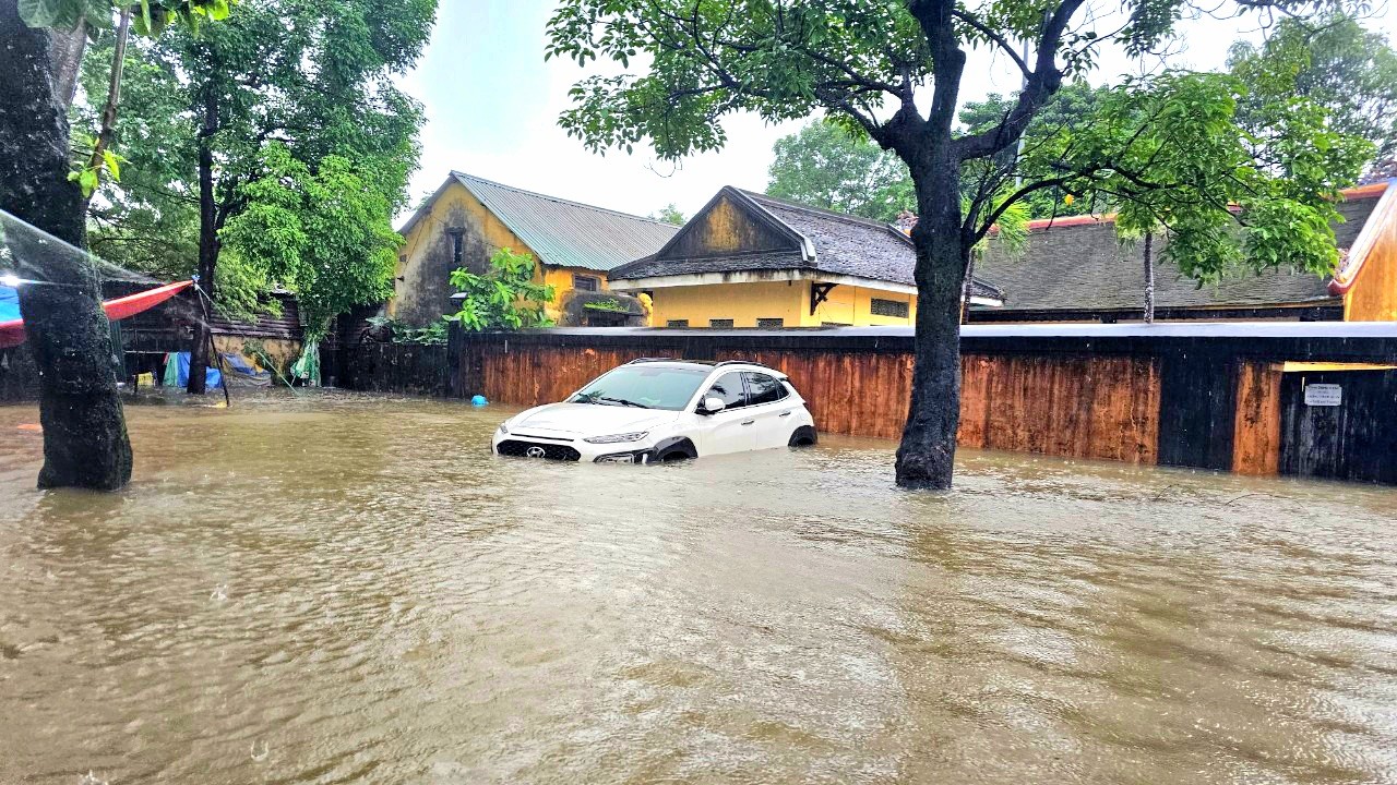 Dân sinh - Những 'thủ phạm' khiến nước lũ khó tiêu thoát ở Thừa Thiên-Huế (Hình 3).