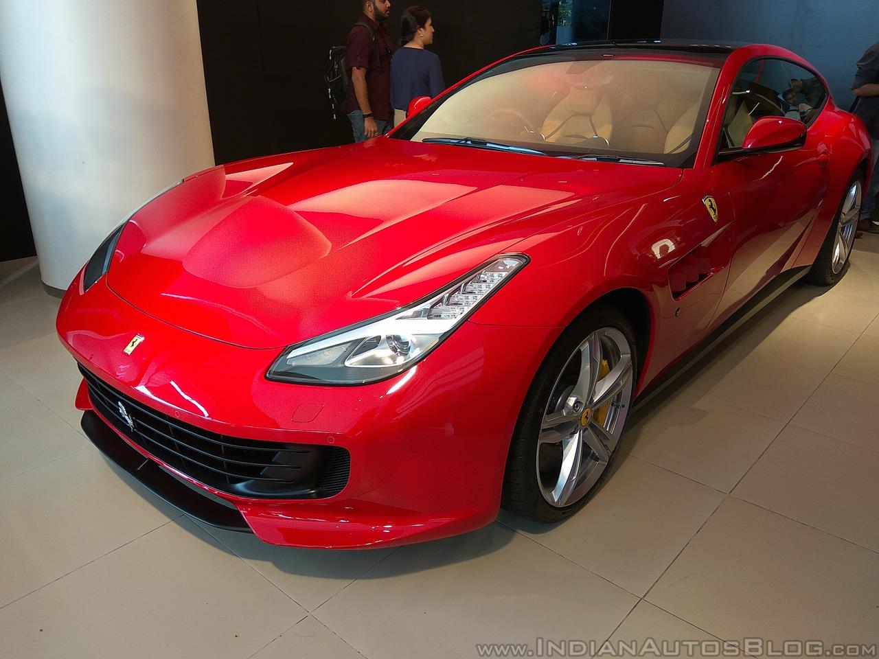 Xe++ - Tân binh 4 chỗ ngồi GTC4Lusso đầu tiên của Ferrari 'đặt lốp' tới Ấn Độ (Hình 5).