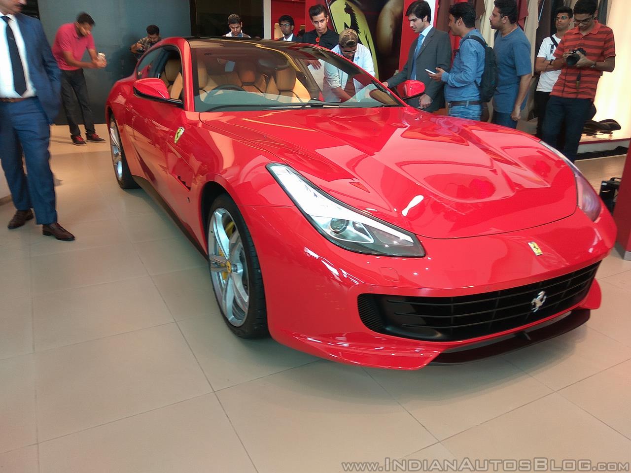 Xe++ - Tân binh 4 chỗ ngồi GTC4Lusso đầu tiên của Ferrari 'đặt lốp' tới Ấn Độ (Hình 4).