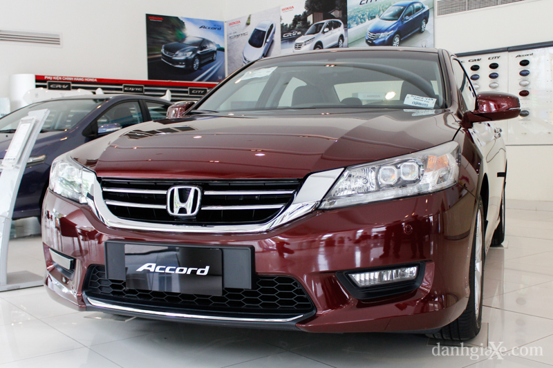 Xe++ - Đang dính án triệu hồi, Honda Accord giảm giá “sốc” (Hình 2).