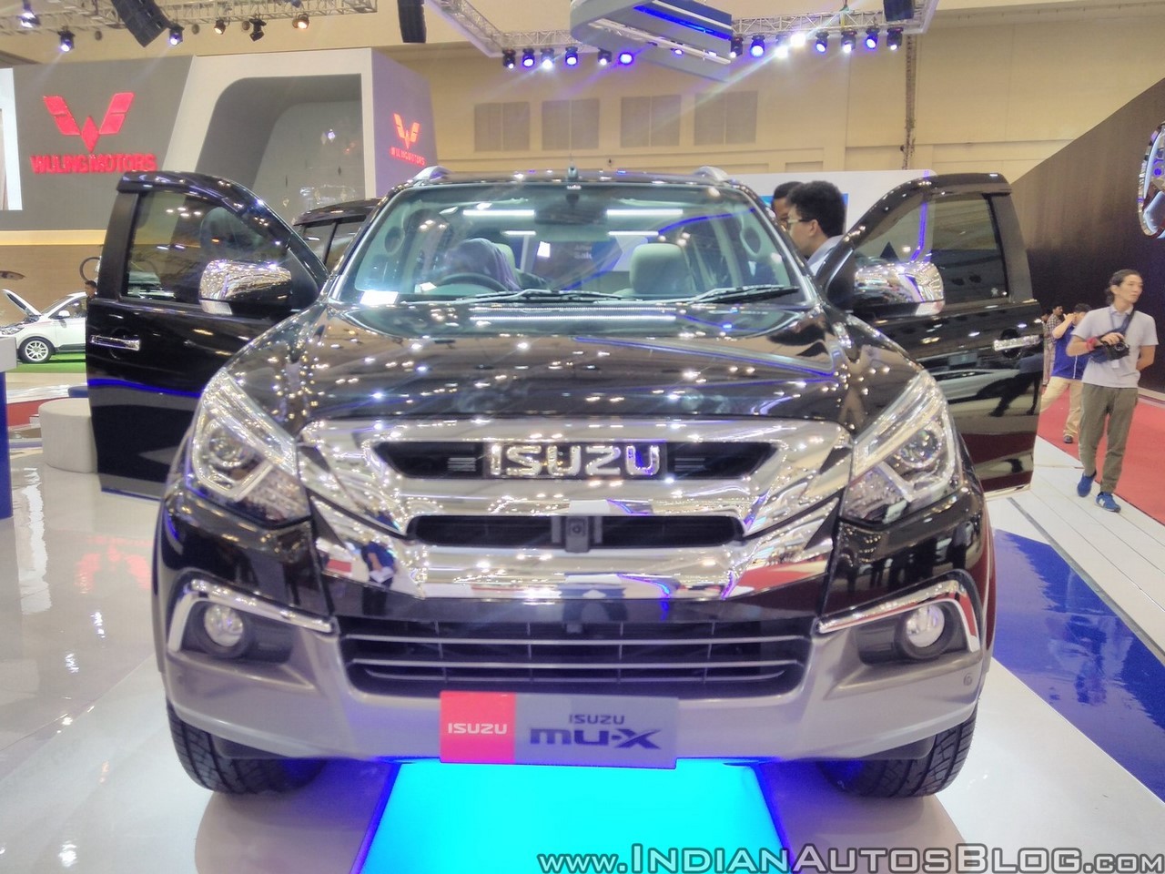 Xe++ - Isuzu mang bộ đôi 'hàng khủng' MU-X tới Indonesia (Hình 10).